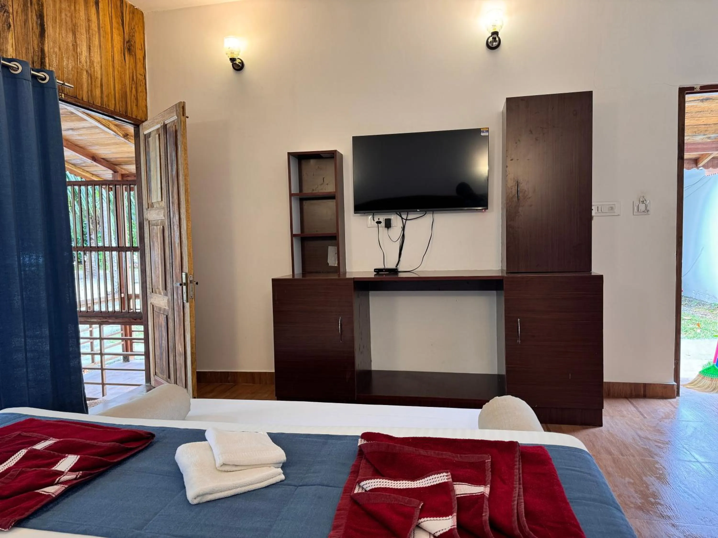 TV and multimedia in Lemon Grass Resort & Spa