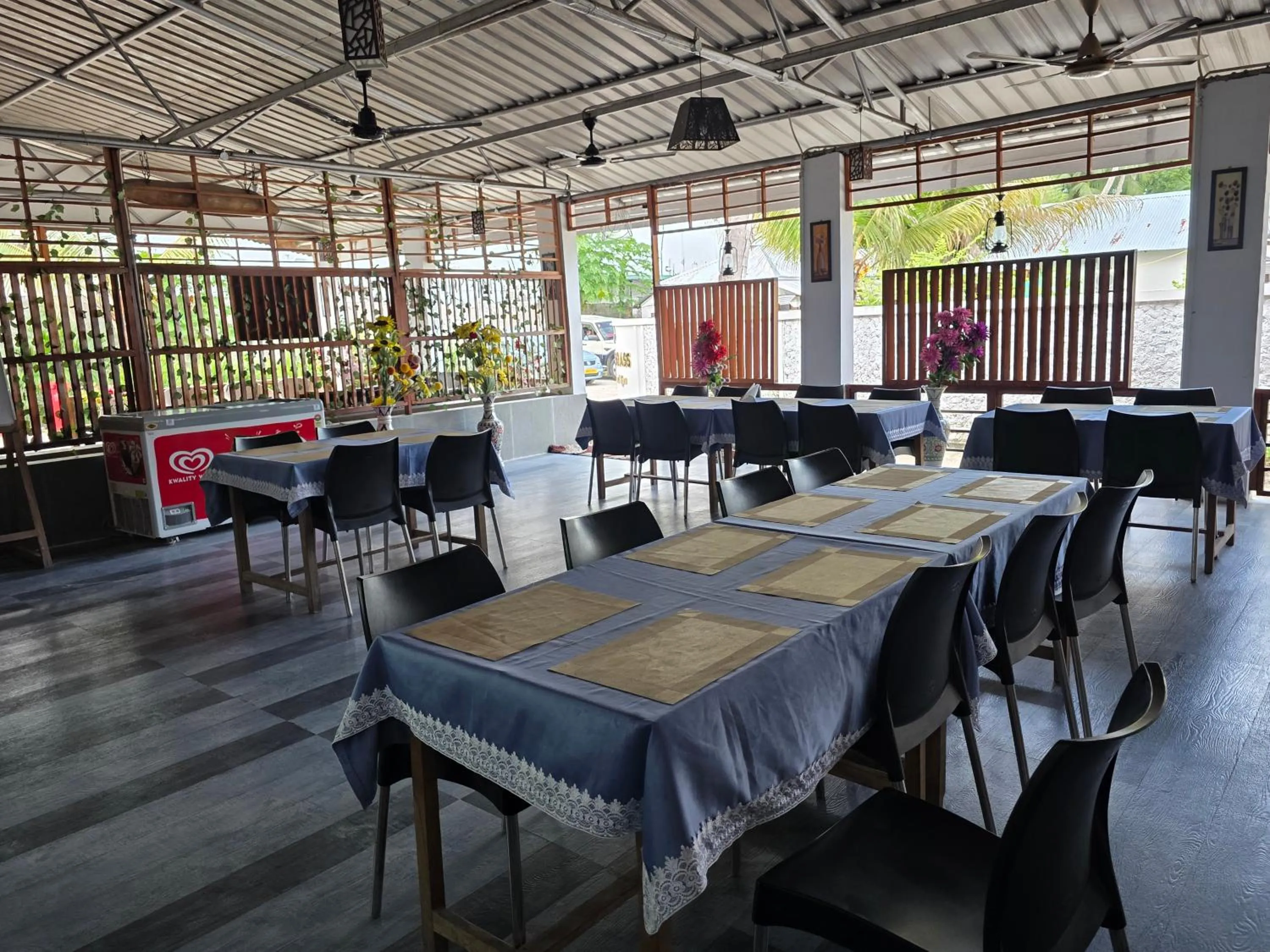 Restaurant/places to eat in Lemon Grass Resort & Spa