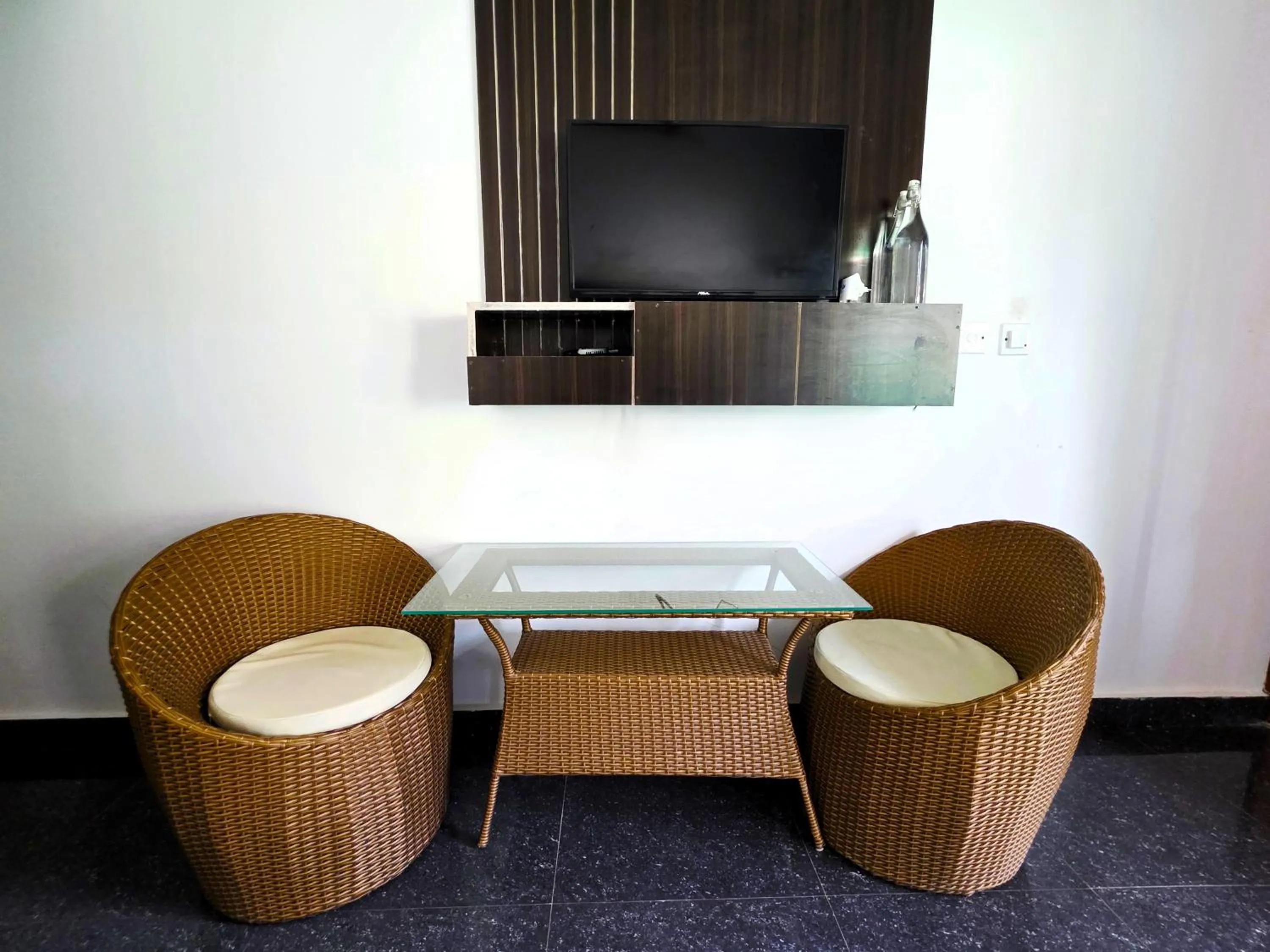 TV and multimedia in Lemon Grass Resort & Spa