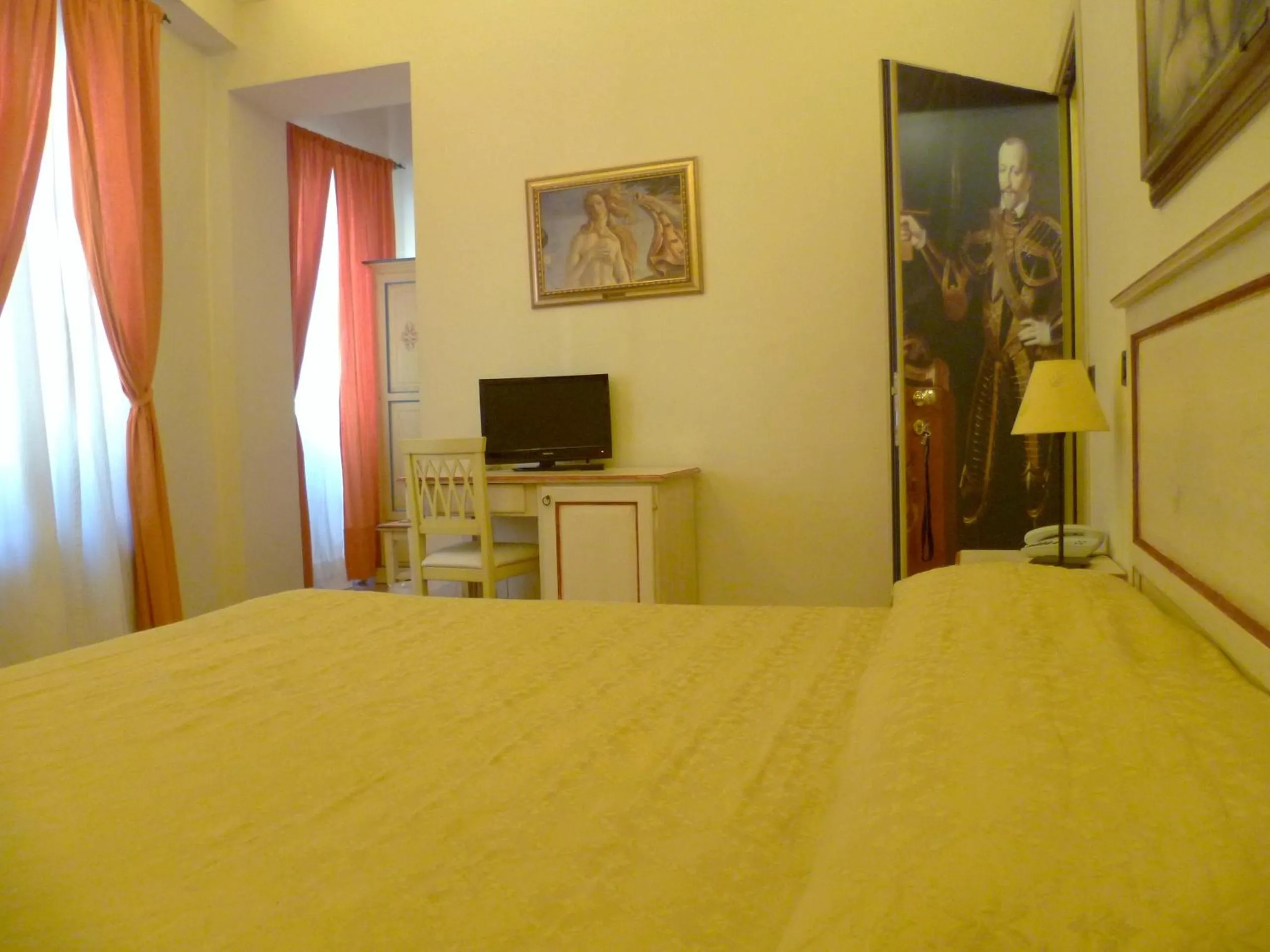 Photo of the whole room, Bed in Hotel Vasari
