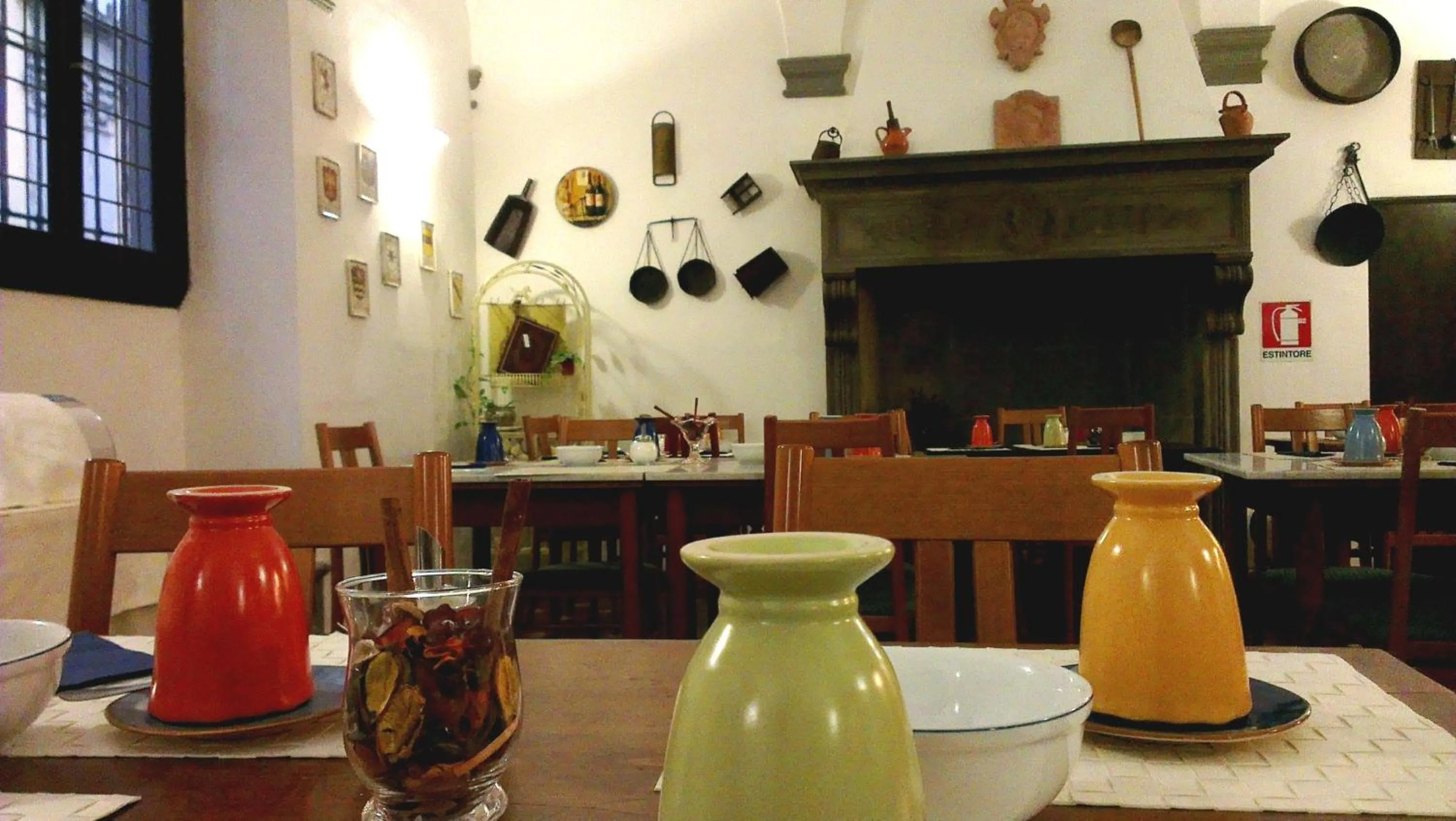 Restaurant/places to eat in Hotel Vasari