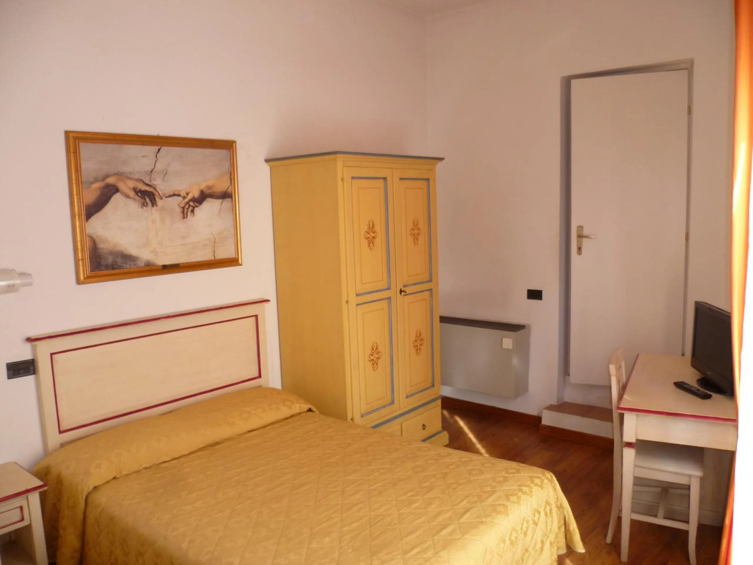 Photo of the whole room, Bed in Hotel Vasari