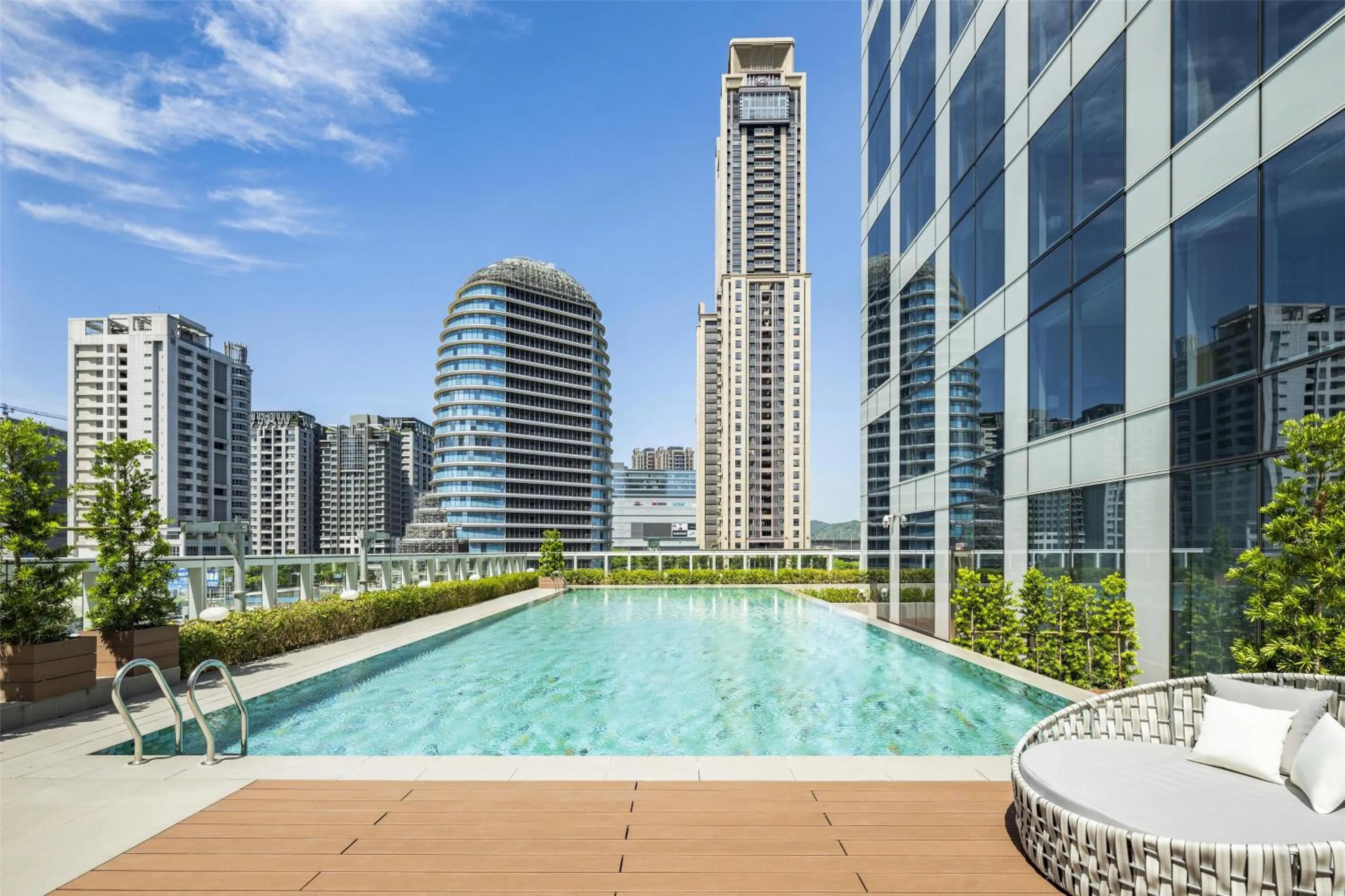 Swimming pool in Hyatt Place New Taipei City Xinzhuang