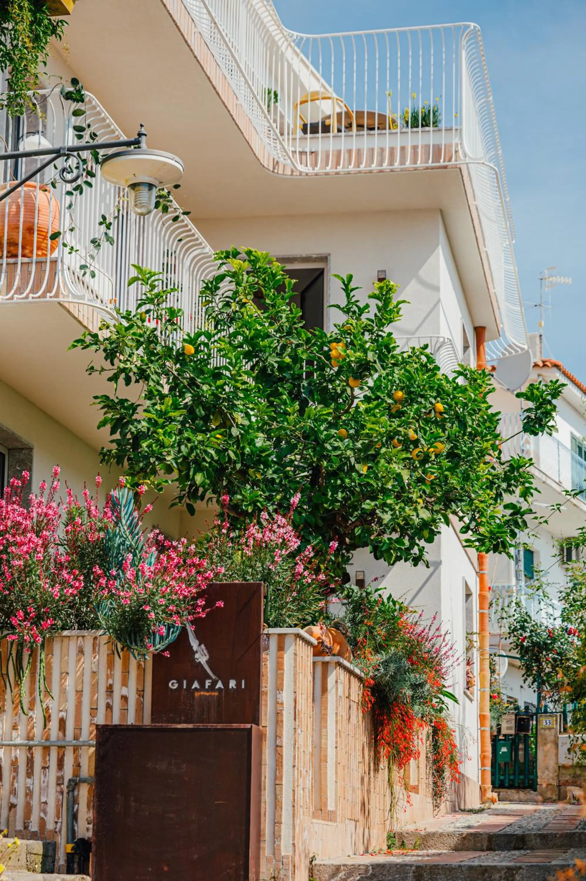 Property building in Casa Giafari