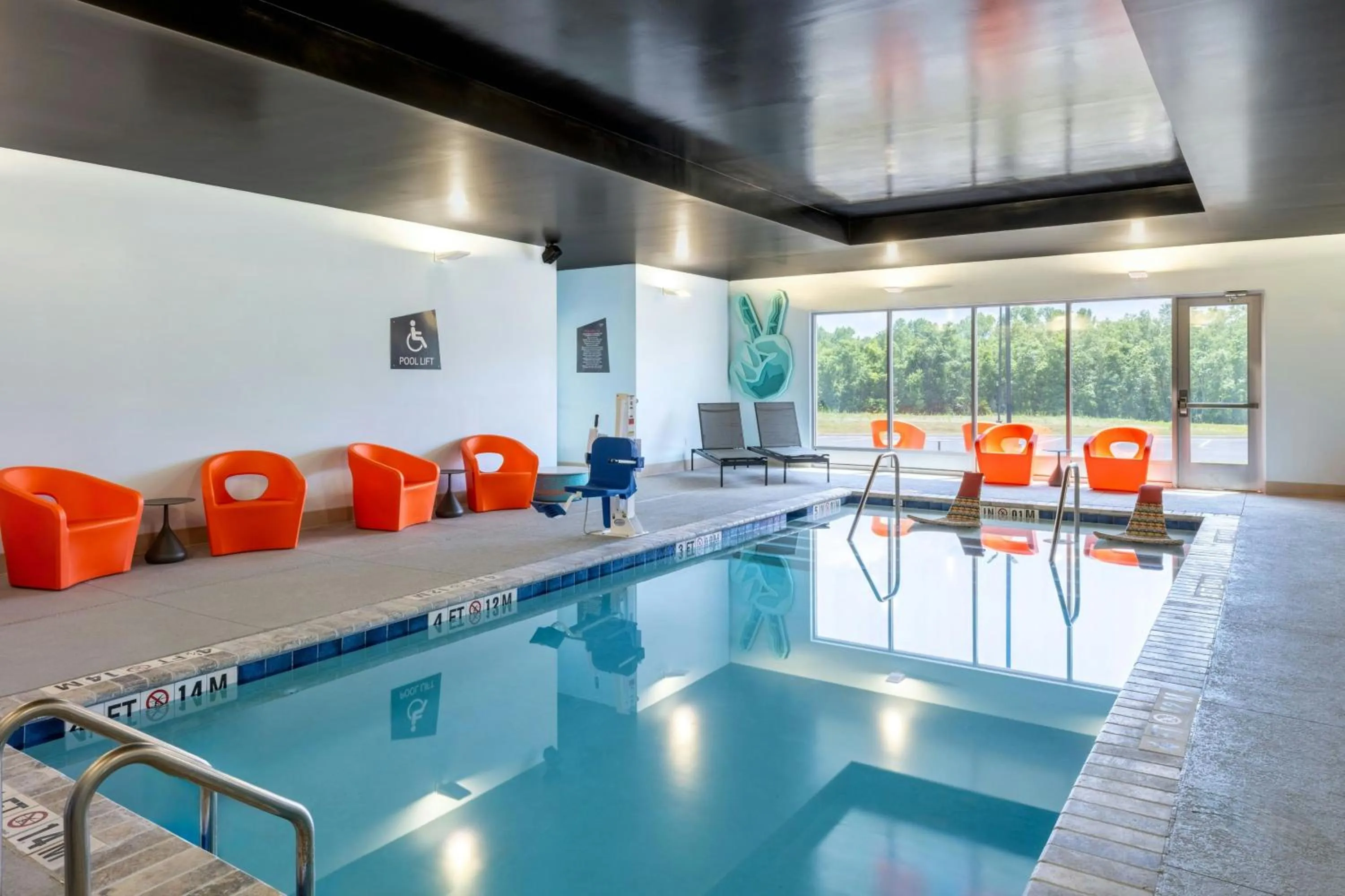 Area and facilities in Aloft Florence