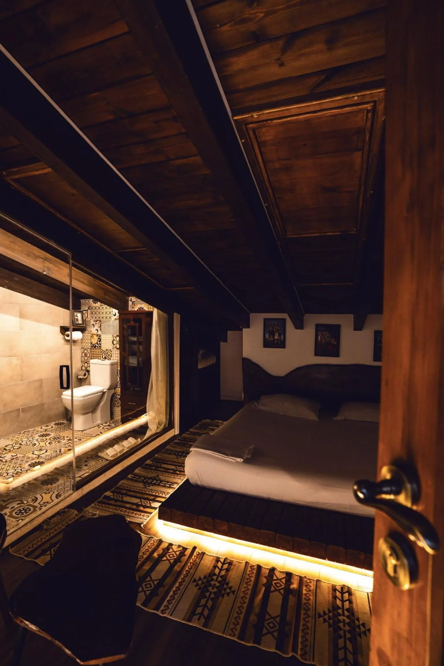 Bedroom, Bed in Tradita e Beratit