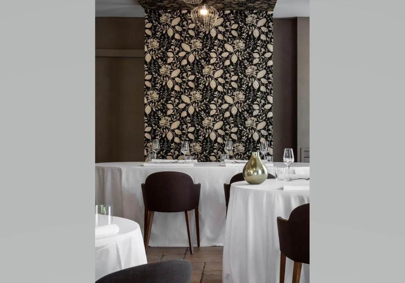 Restaurant/places to eat in Resort Limax Acis