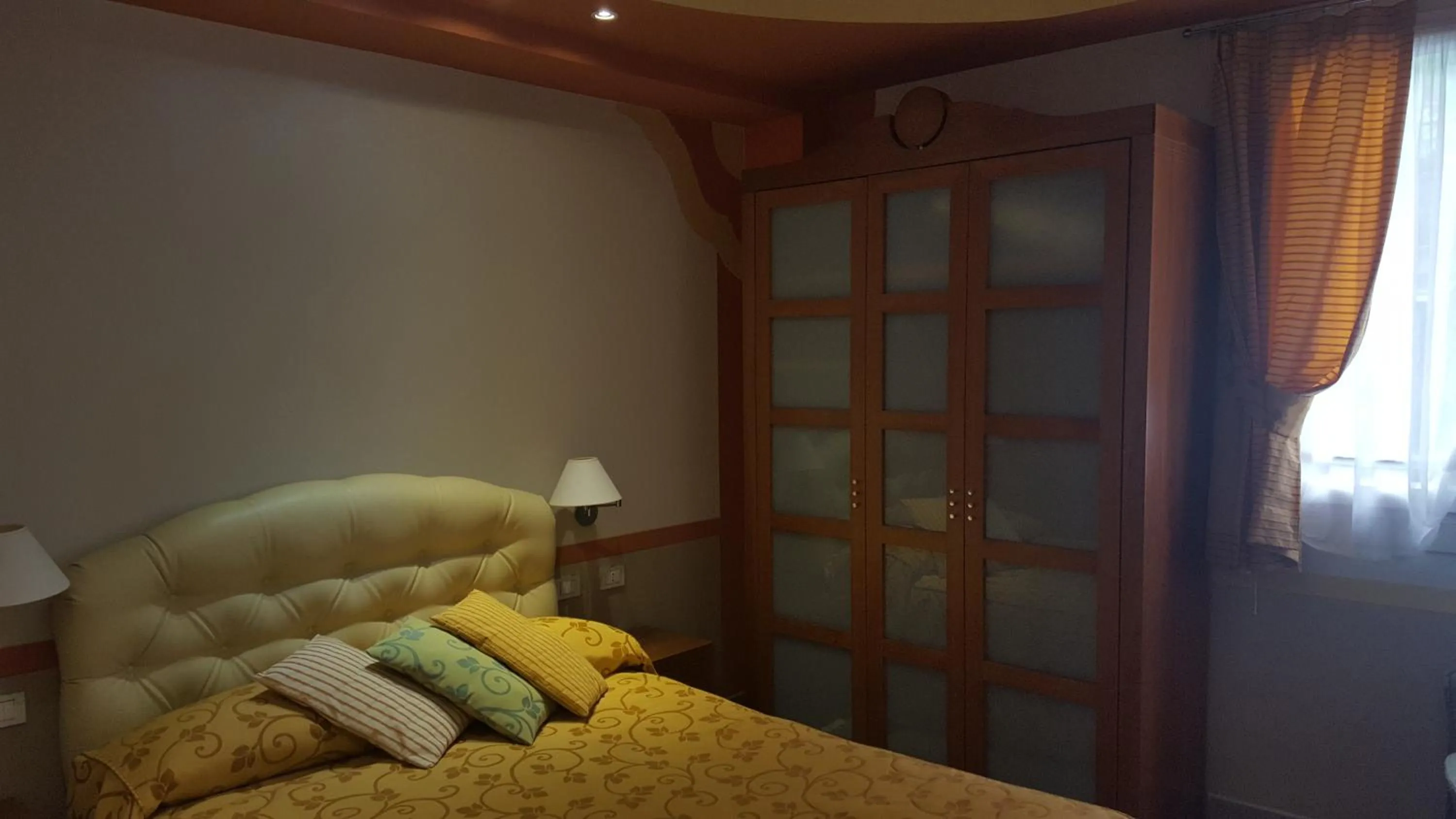 Bed in Albergo Del Lago