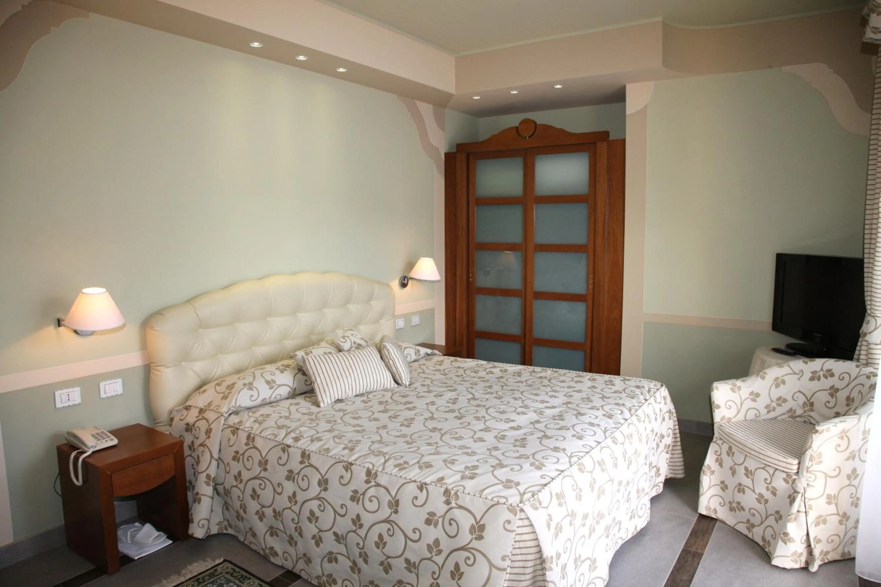 Bedroom, Bed in Albergo Del Lago