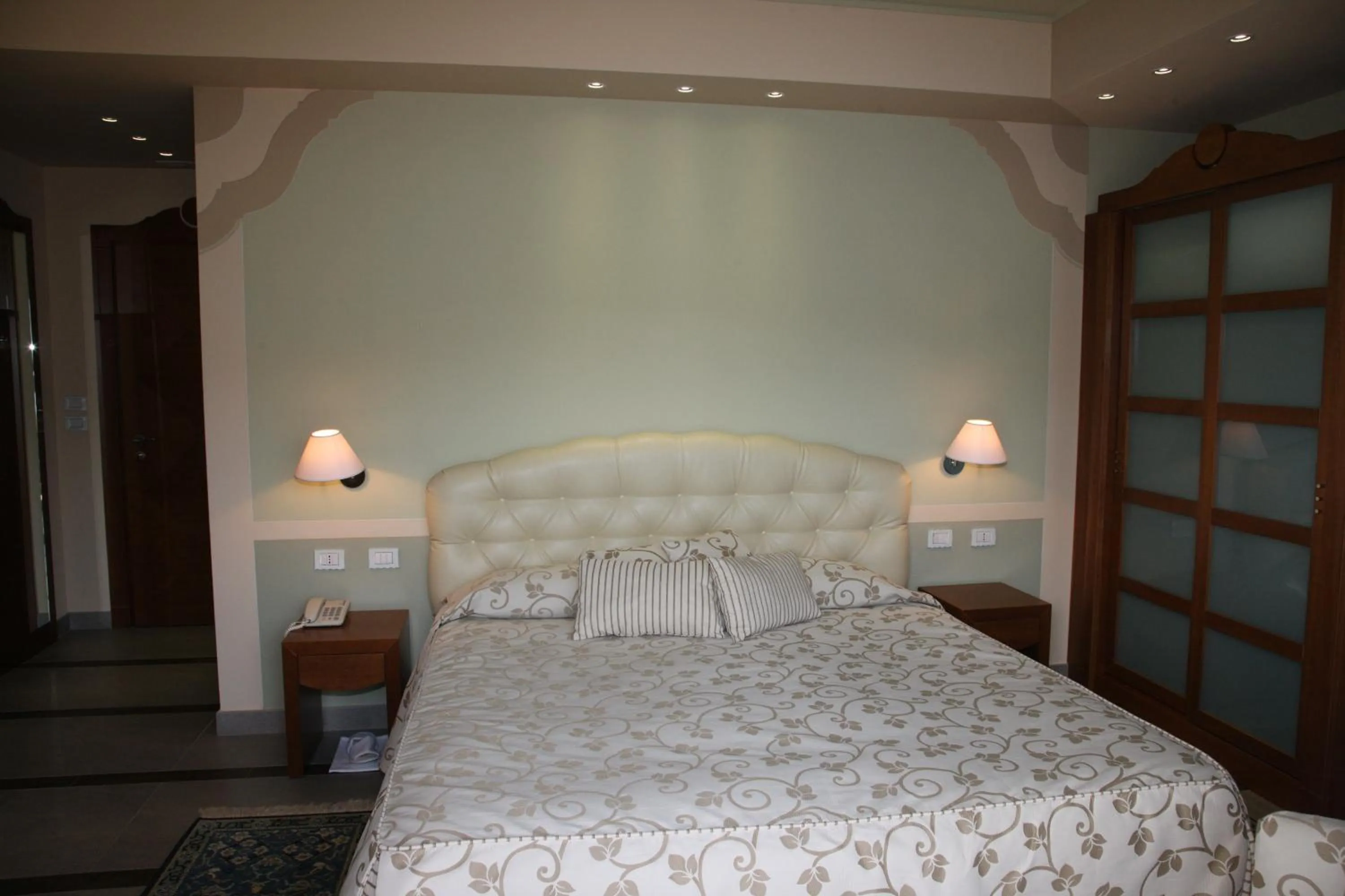 Bedroom, Bed in Albergo Del Lago