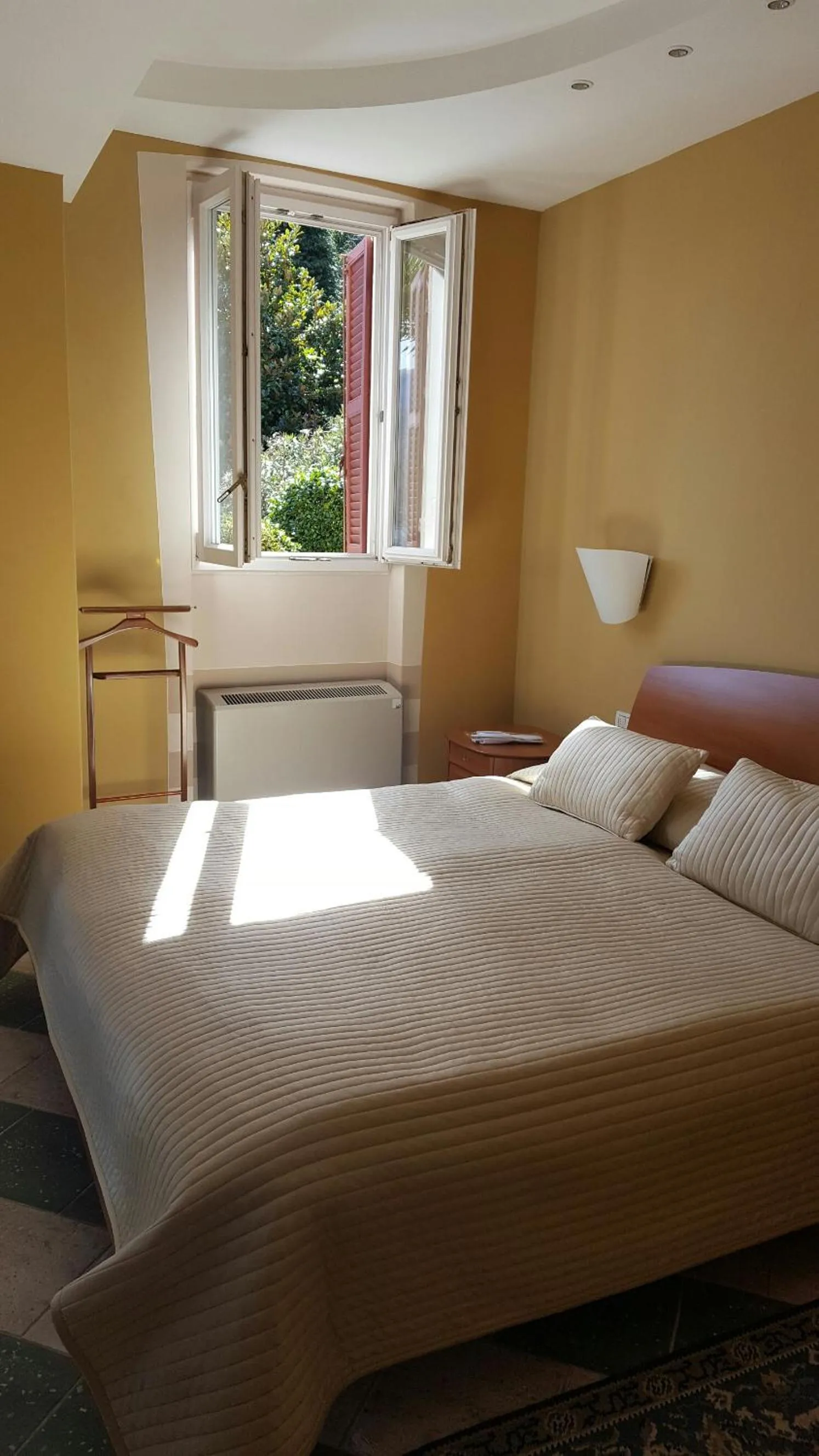 Bedroom, Bed in Albergo Del Lago