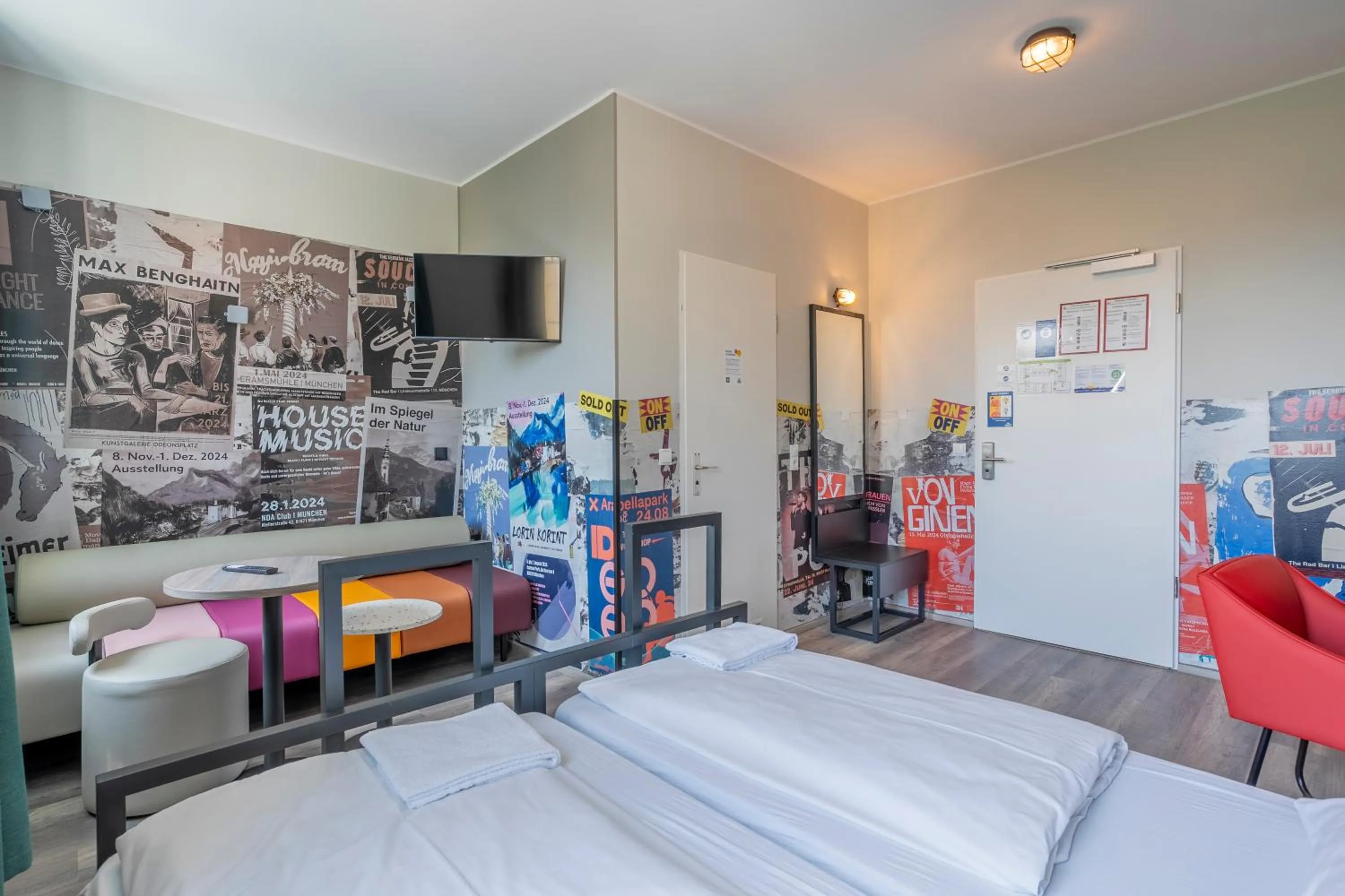 Photo of the whole room, Bed in a&o München Laim