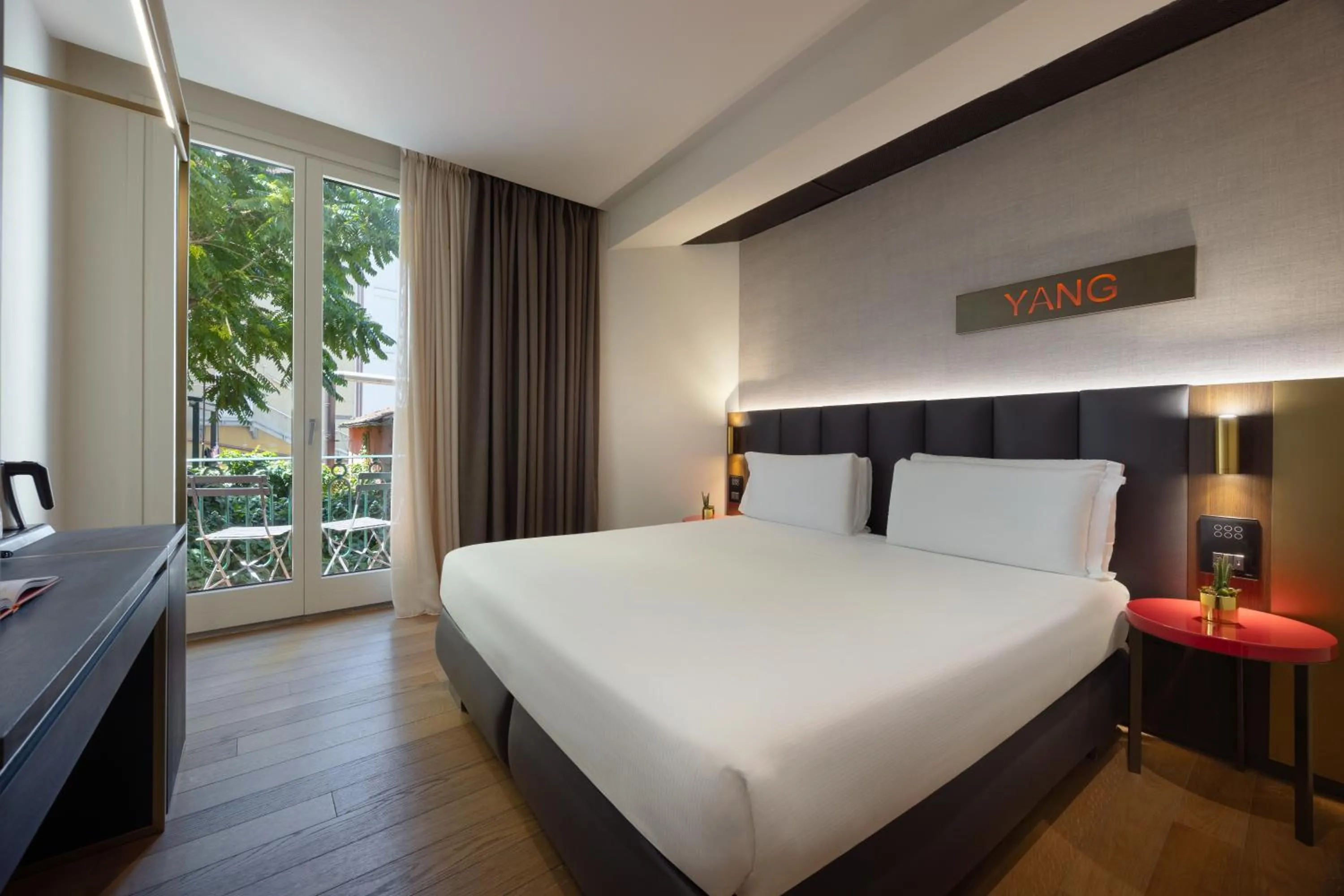 Balcony/Terrace, Bed in The Market Urban Hotel