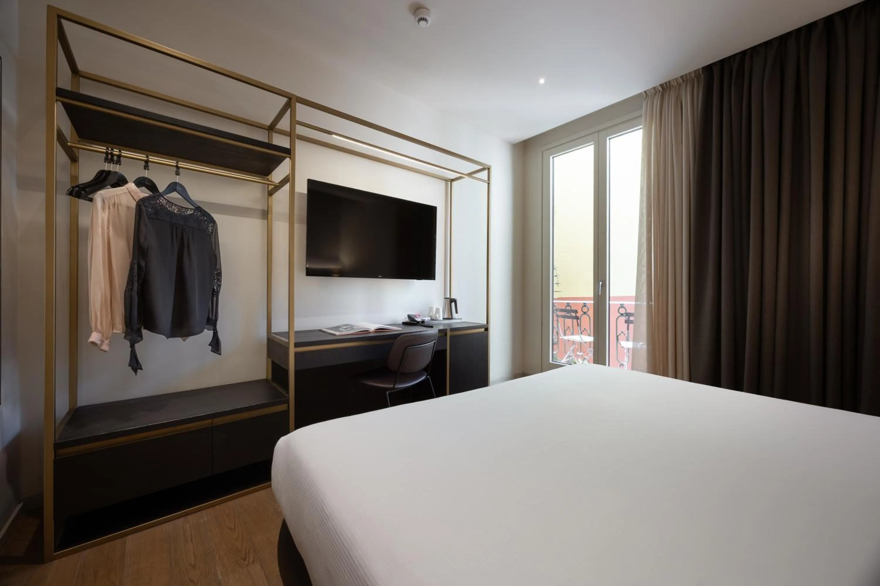 Balcony/Terrace, Bed in The Market Urban Hotel