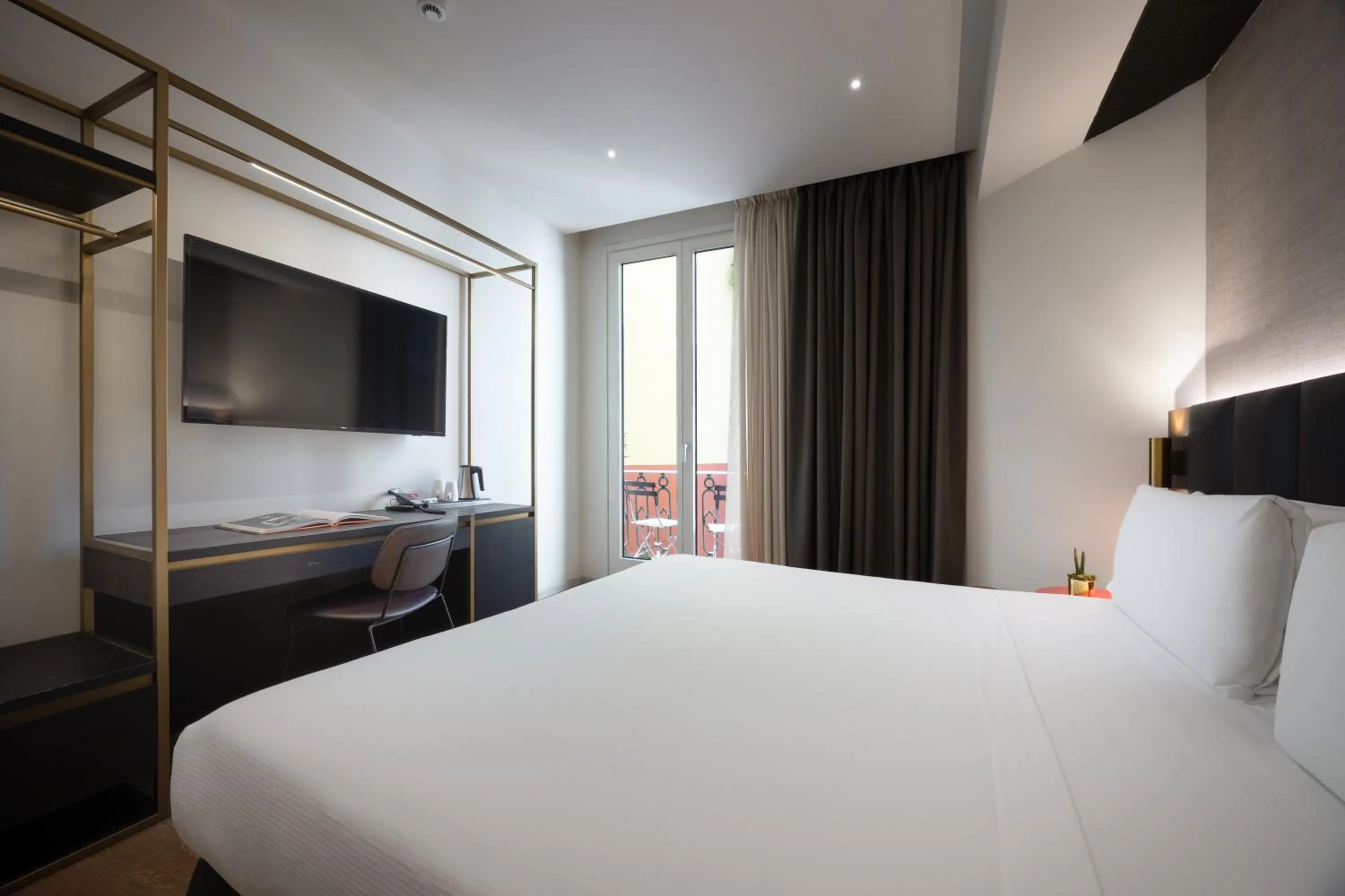 Balcony/Terrace, Bed in The Market Urban Hotel