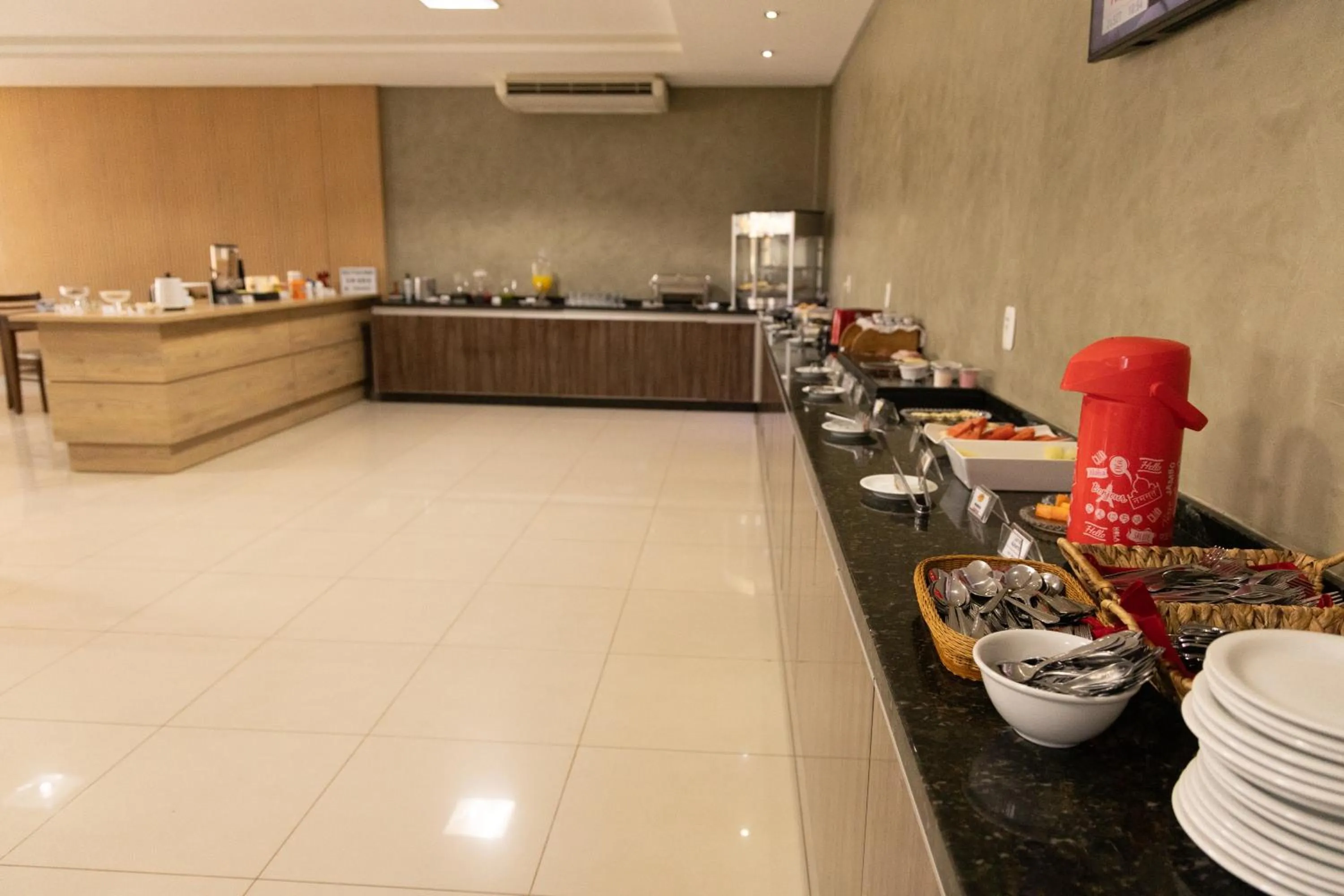 Restaurant/places to eat in Tezla Hotel