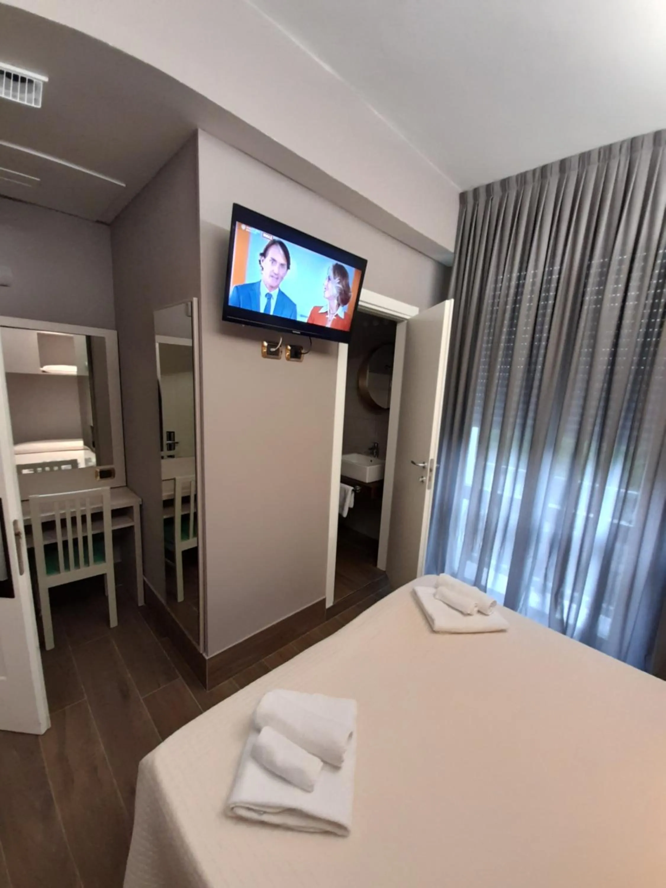 Bed in Hotel Royal Plaza