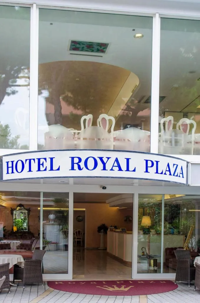 Facade/entrance in Hotel Royal Plaza
