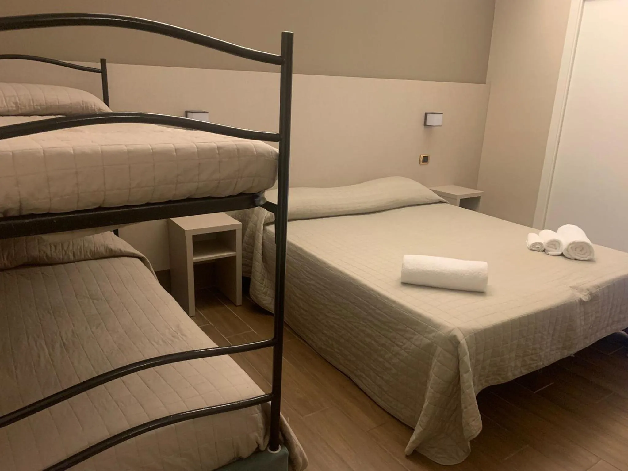 Bed in Hotel Royal Plaza