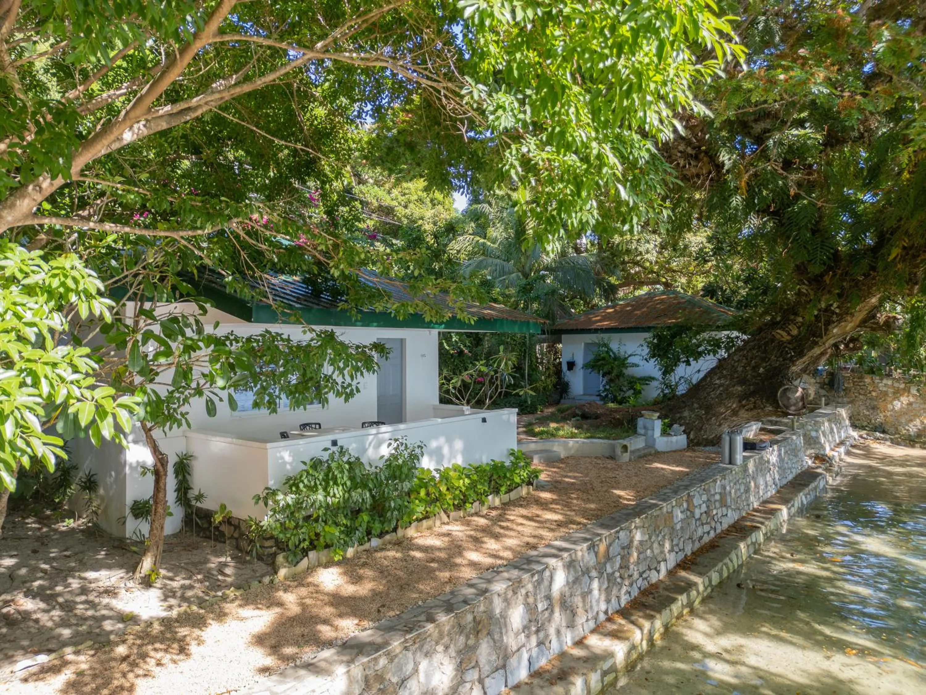 Garden in The Three P Beach Resort & Dive Center