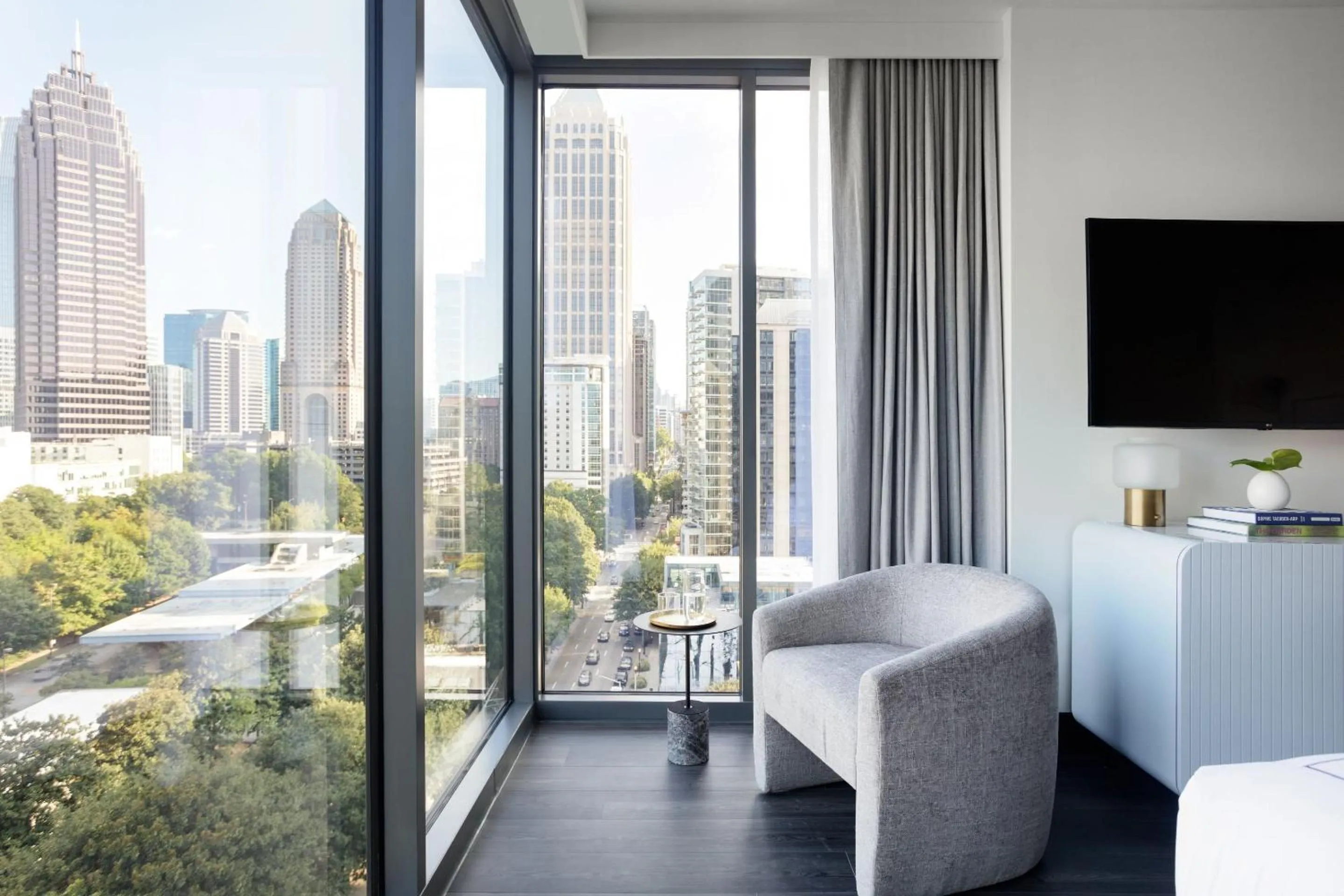 Photo of the whole room in Kimpton Shane Atlanta by IHG