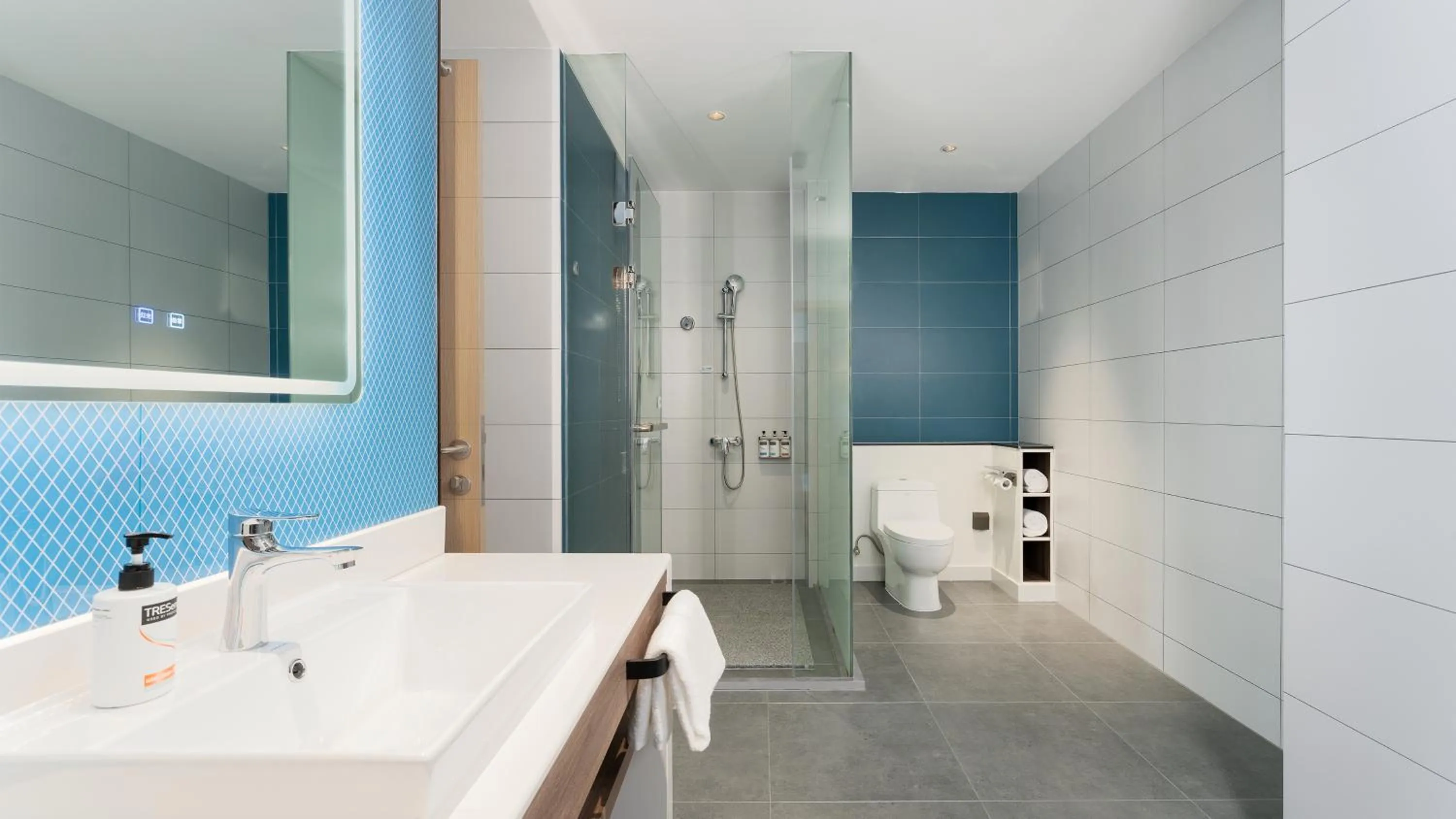 Shower in Holiday Inn Express Changsha University Tech City by IHG