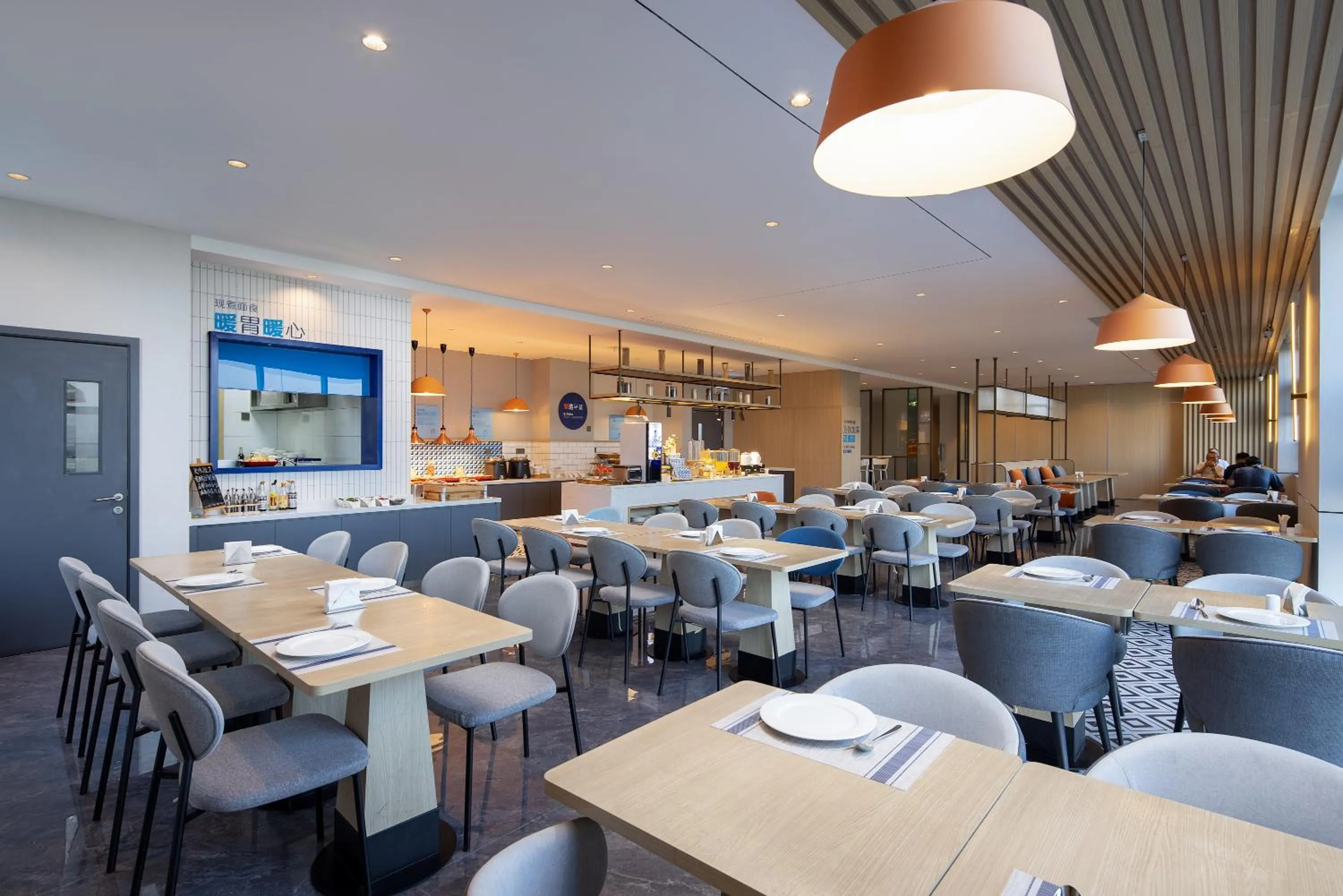 Restaurant/places to eat in Holiday Inn Express Changsha University Tech City by IHG