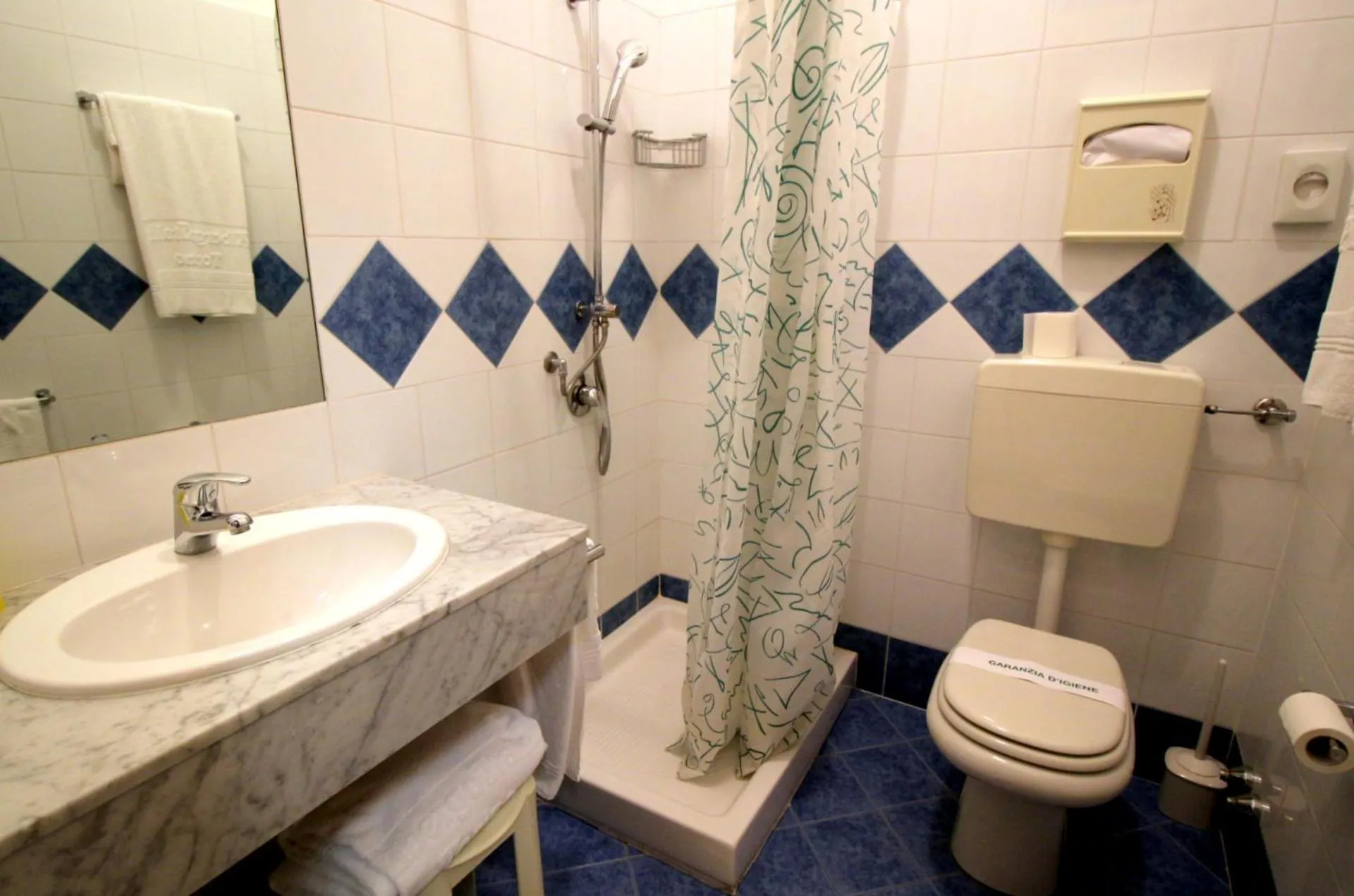 Bathroom in Hotel Italia