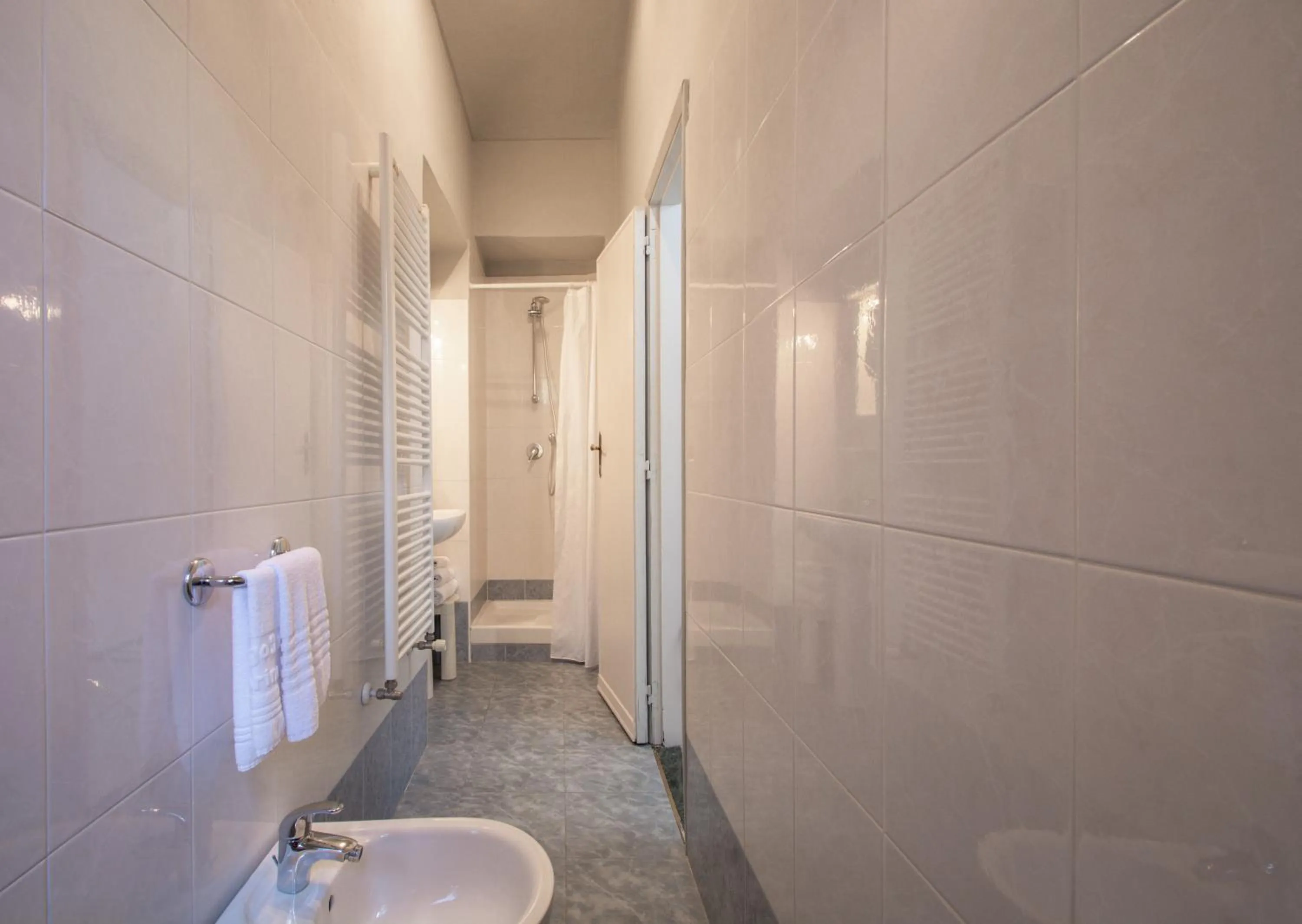 Bathroom in Hotel Italia