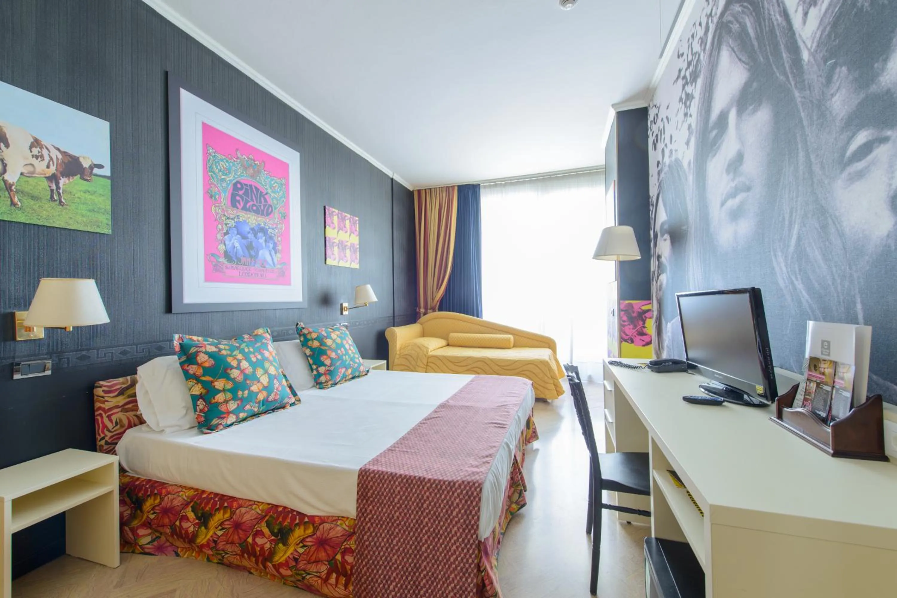 Bedroom, Bed in Admiral Art Hotel