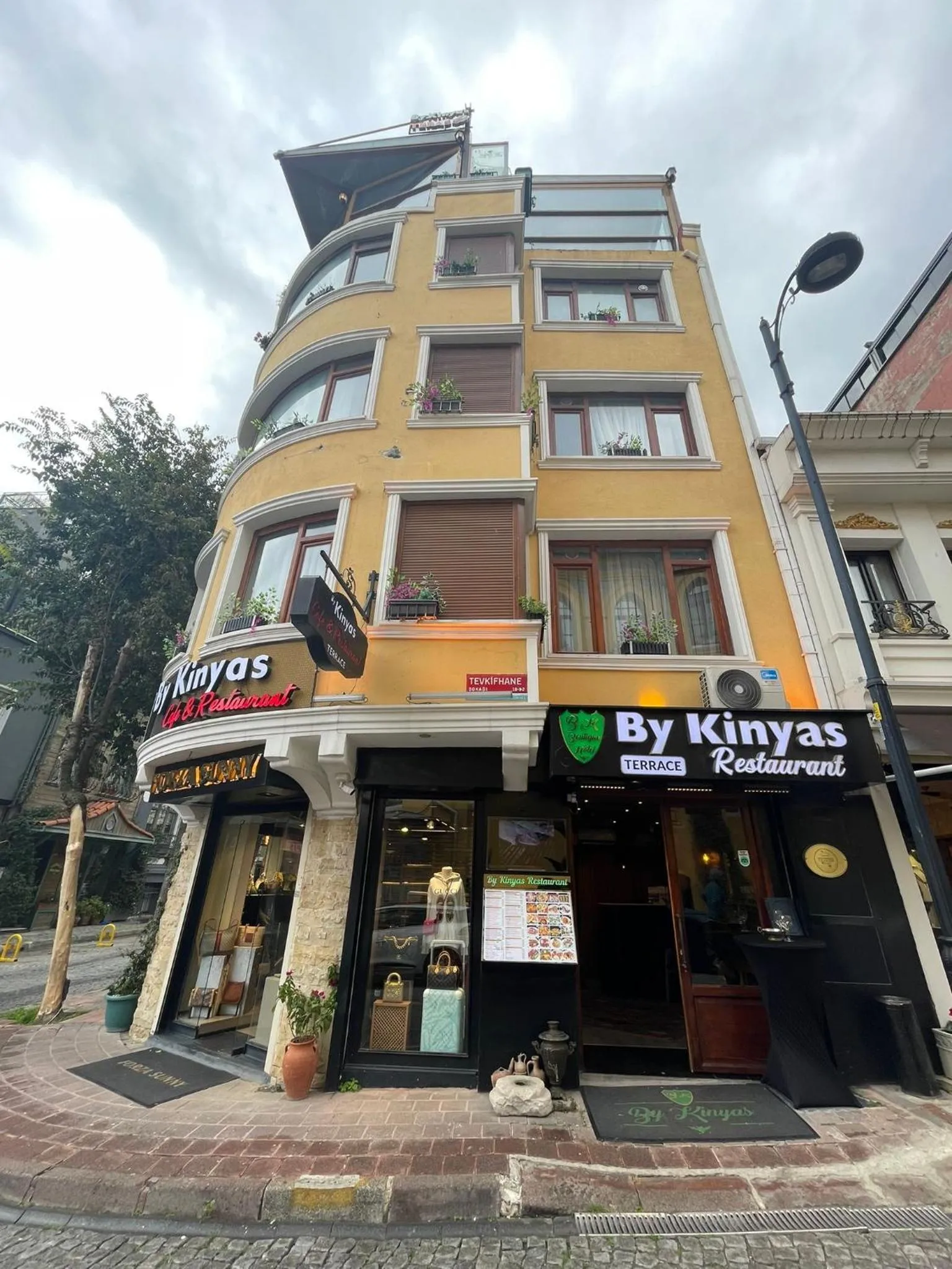 Restaurant/places to eat in By Kinyas Hotel