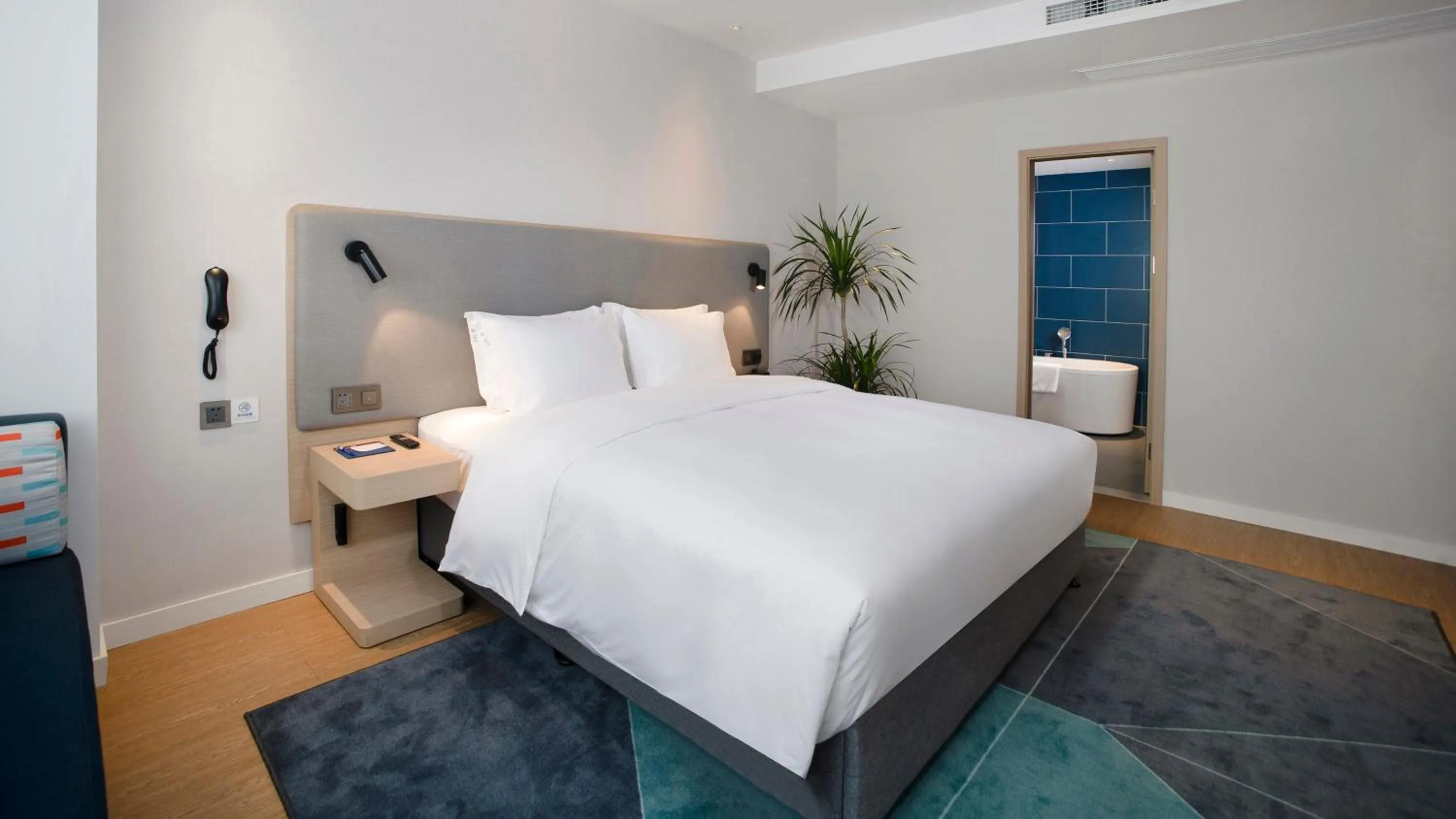 Bed in Holiday Inn Express Chengdu Tianfu Airport Zone by IHG