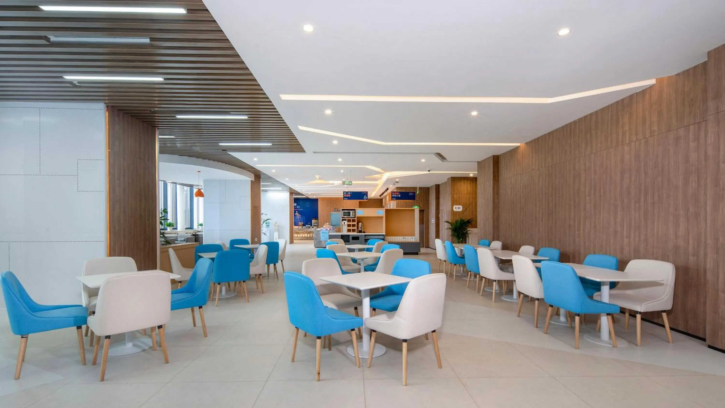 Restaurant/places to eat in Holiday Inn Express Chengdu Tianfu Airport Zone by IHG