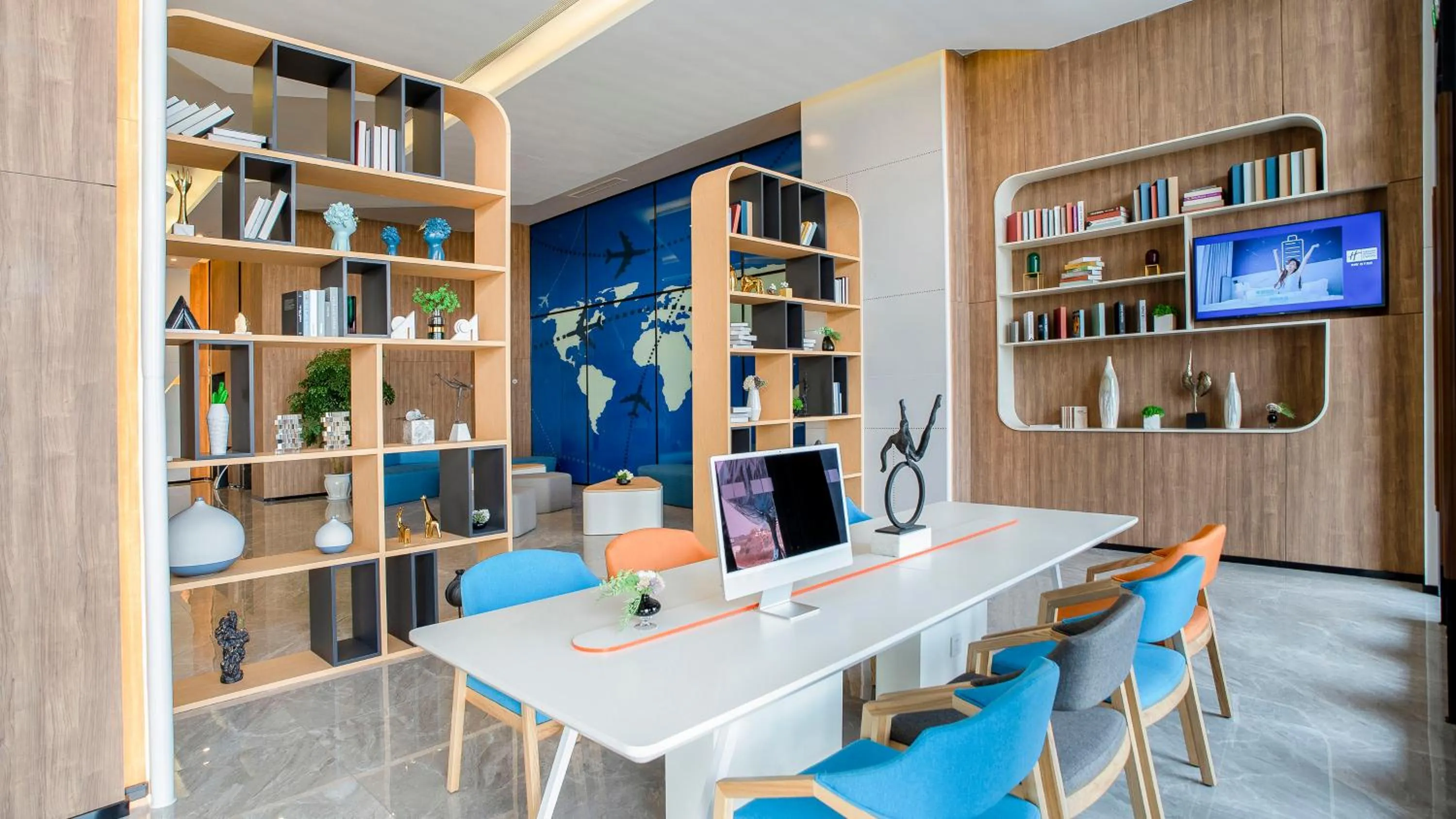 Seating area in Holiday Inn Express Chengdu Tianfu Airport Zone by IHG