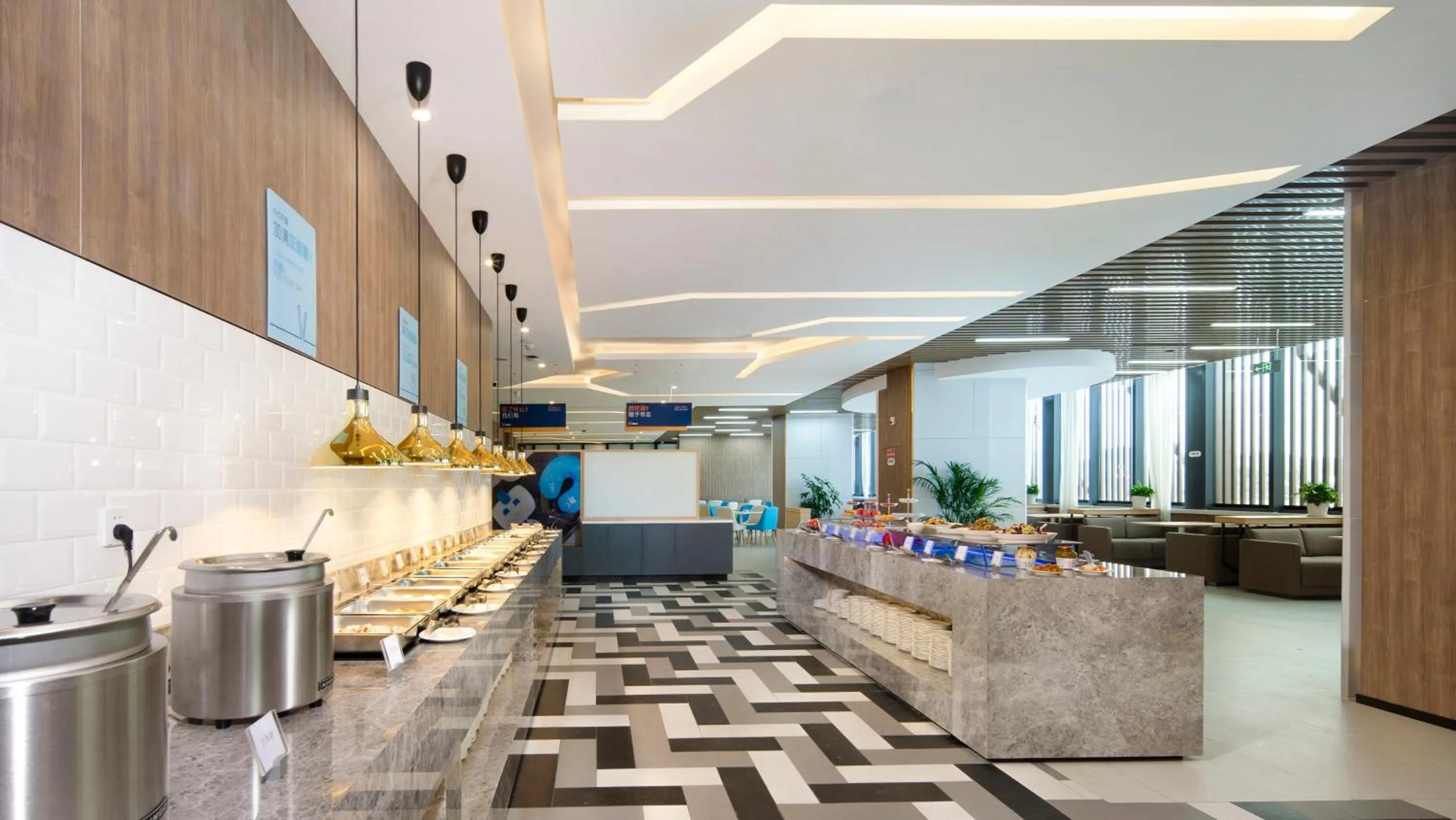 Restaurant/places to eat in Holiday Inn Express Chengdu Tianfu Airport Zone by IHG