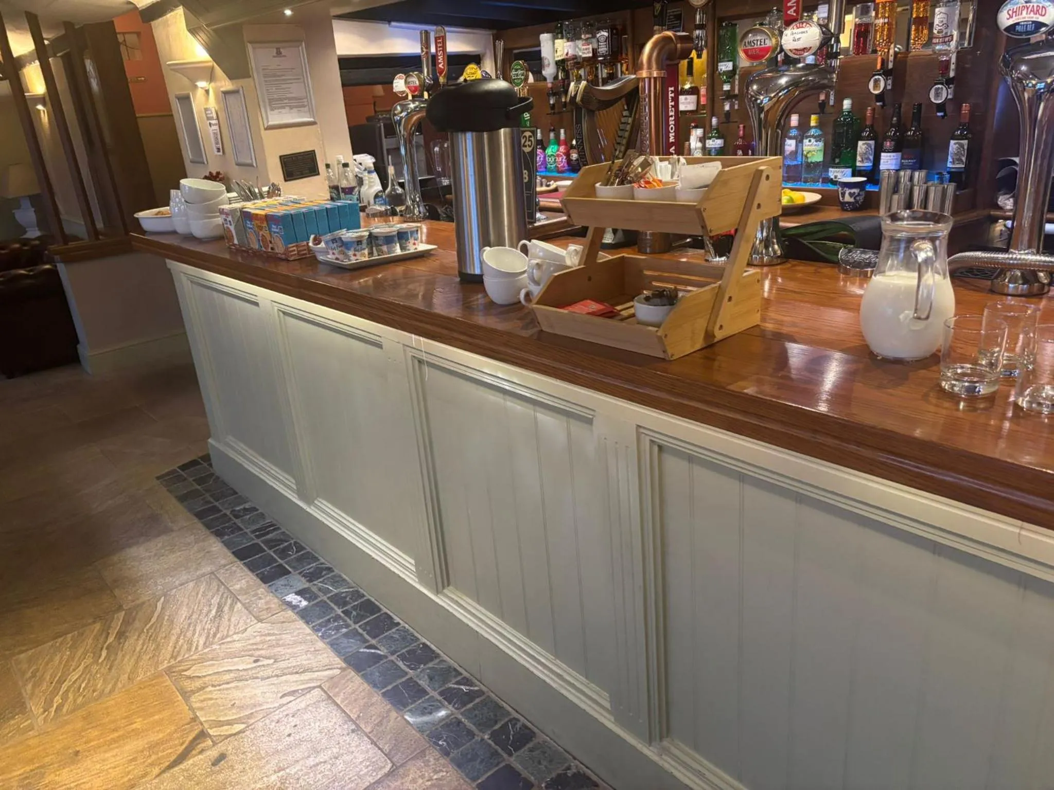 Food and drinks in The Poachers Hotel