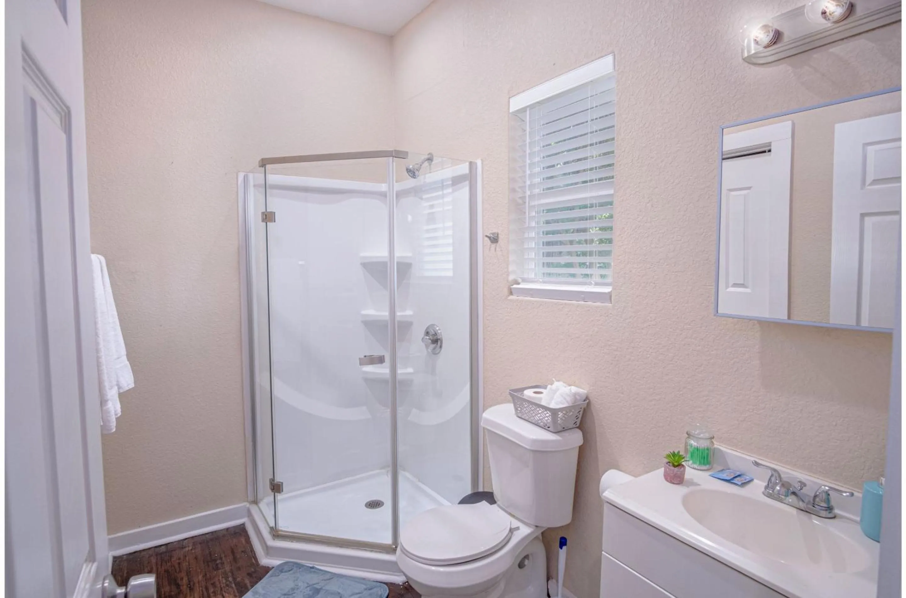 Bathroom in Fabulous Newly Renovated 1Br1Ba Near Downtown