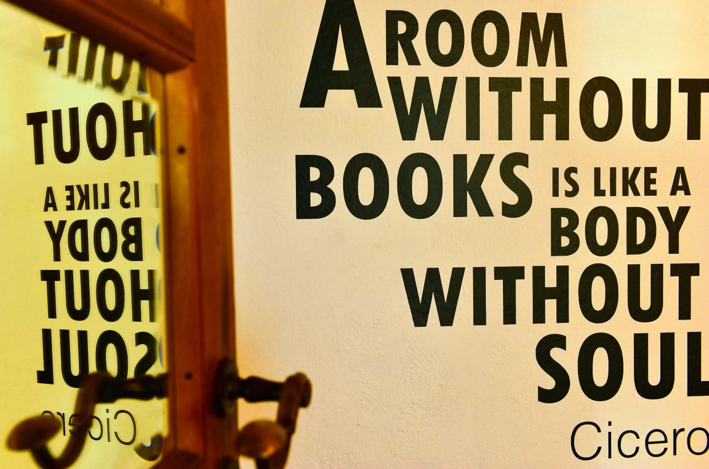 Library in Villa Scilla e Cariddi