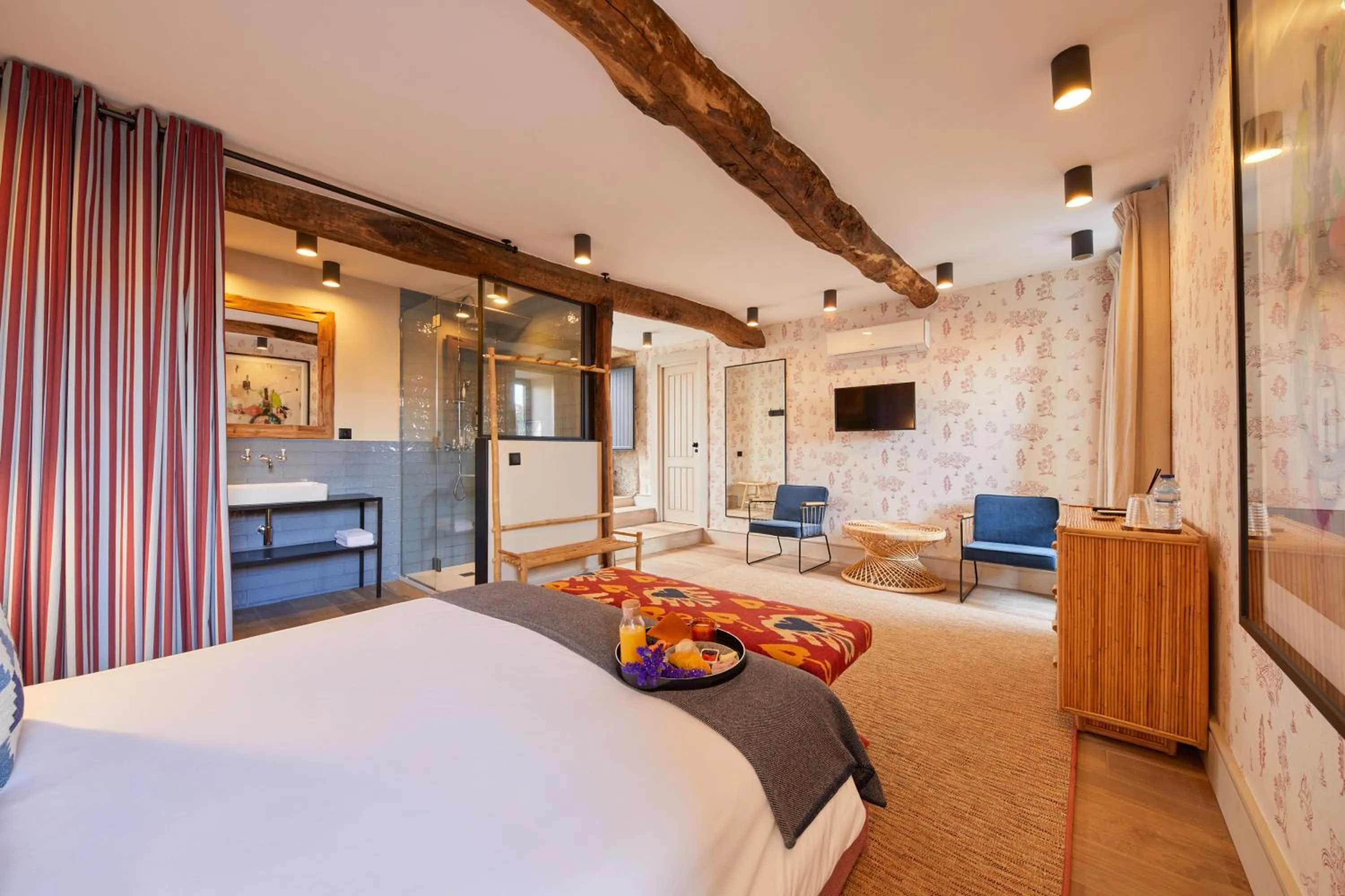 Bed in THE PINTA Boutique