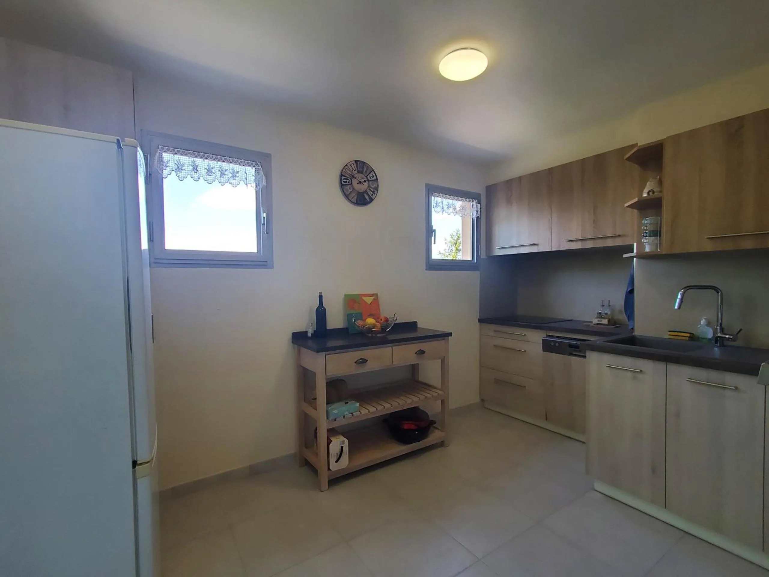 Kitchen or kitchenette in Port FREJUS 3 Pieces climatise 80m2 Proche de tout