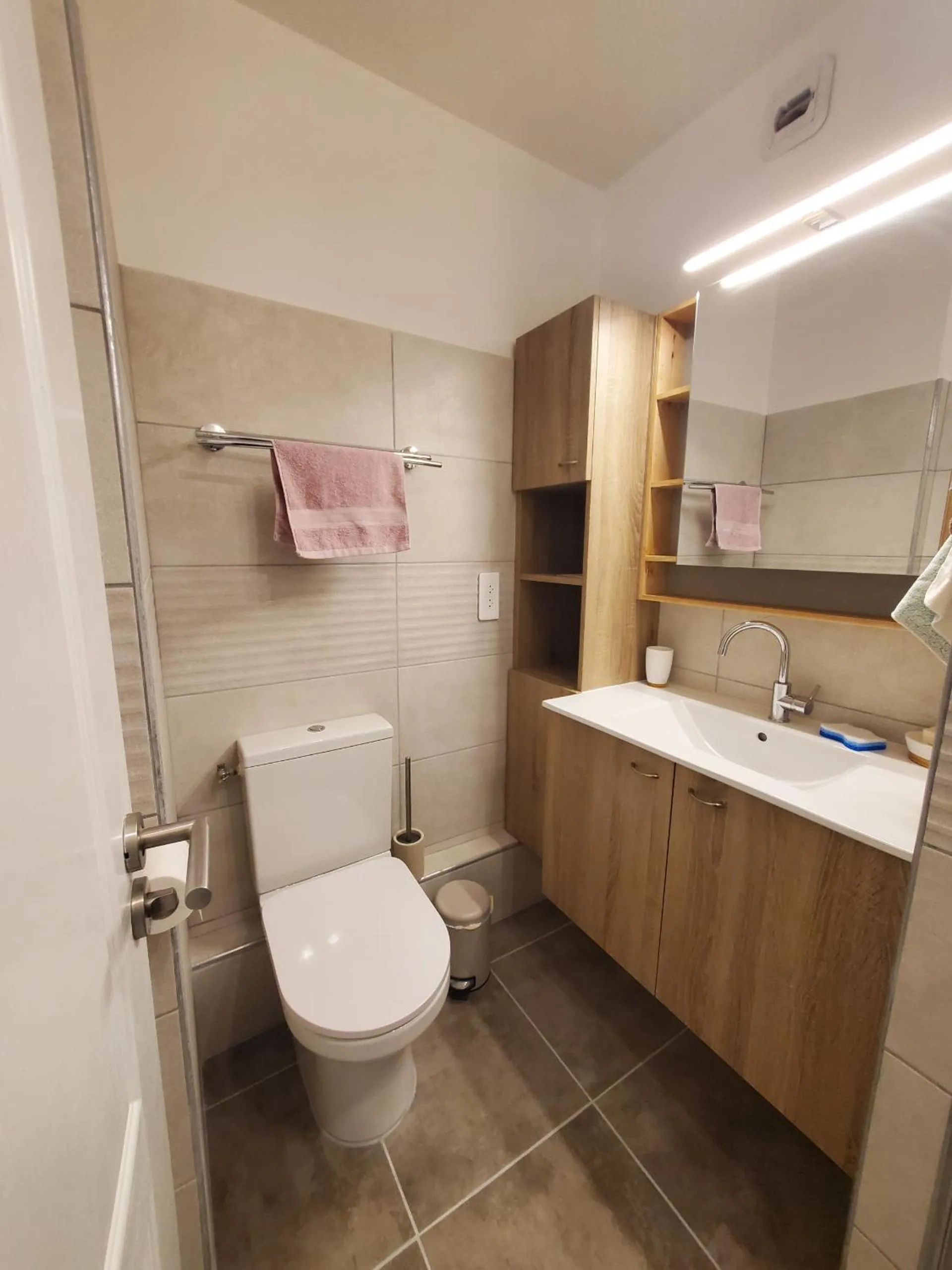 Bathroom in Port FREJUS 3 Pieces climatise 80m2 Proche de tout