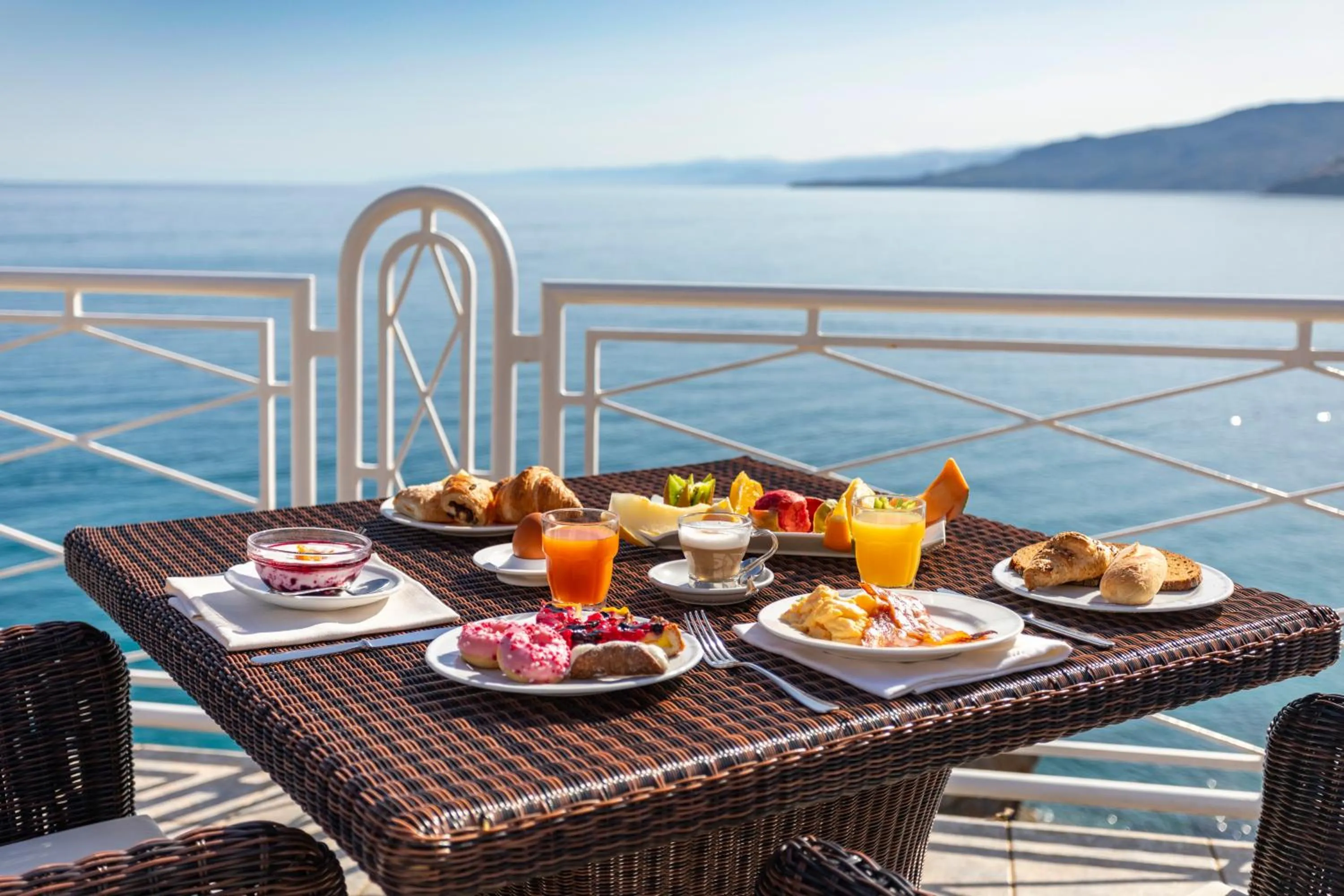 Restaurant/places to eat in Hotel Kalura