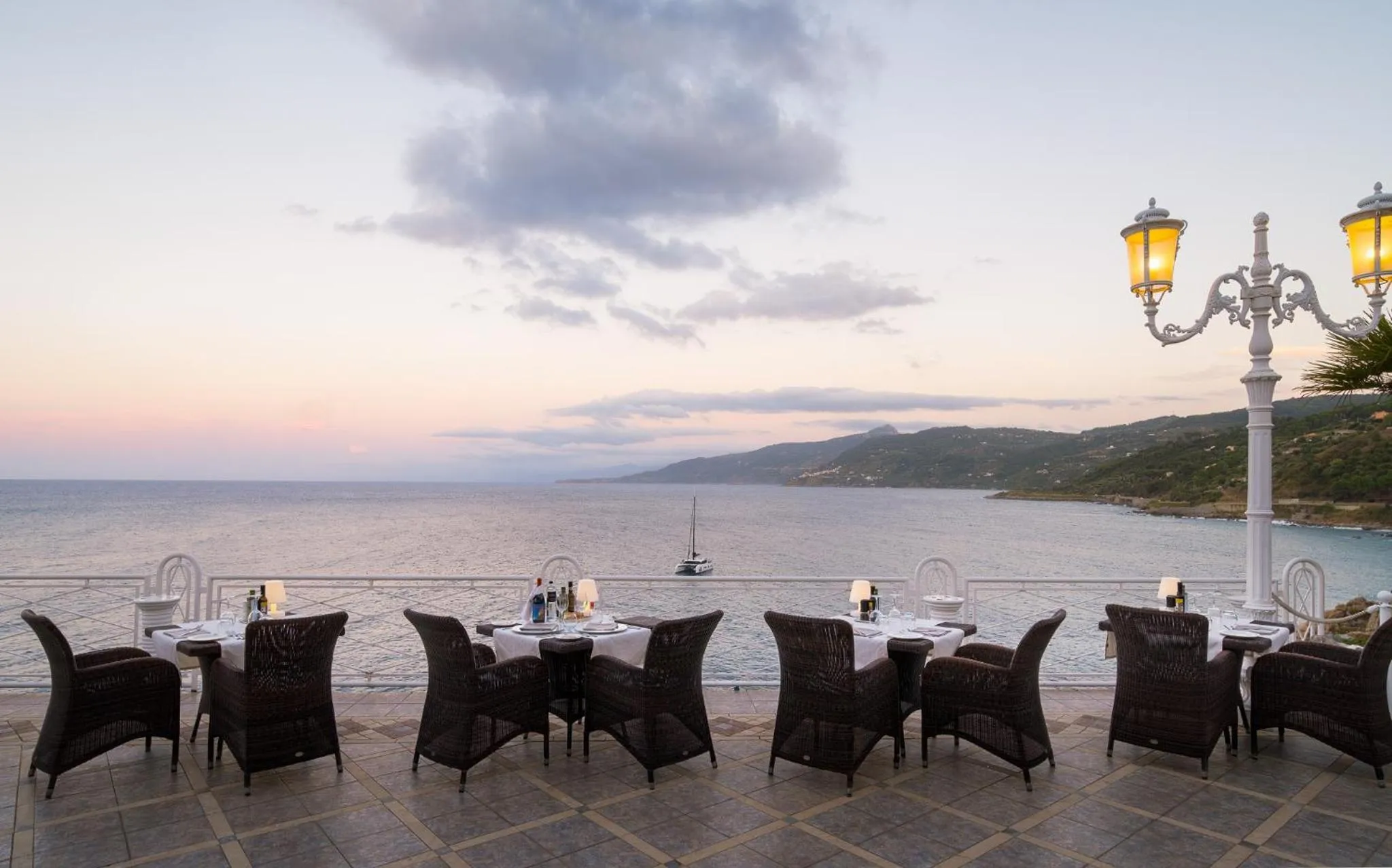 Restaurant/places to eat in Hotel Kalura