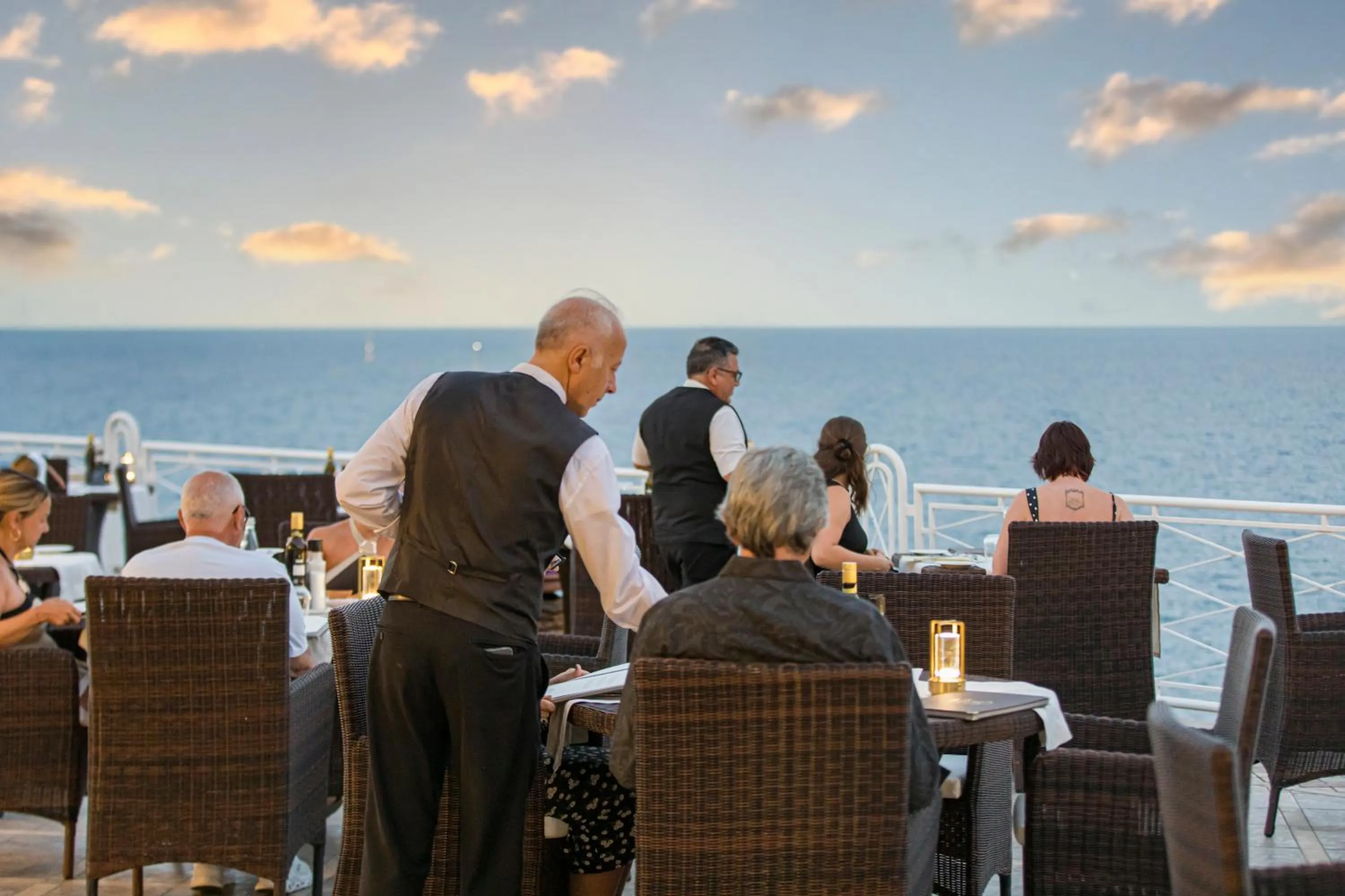 Restaurant/places to eat in Hotel Kalura