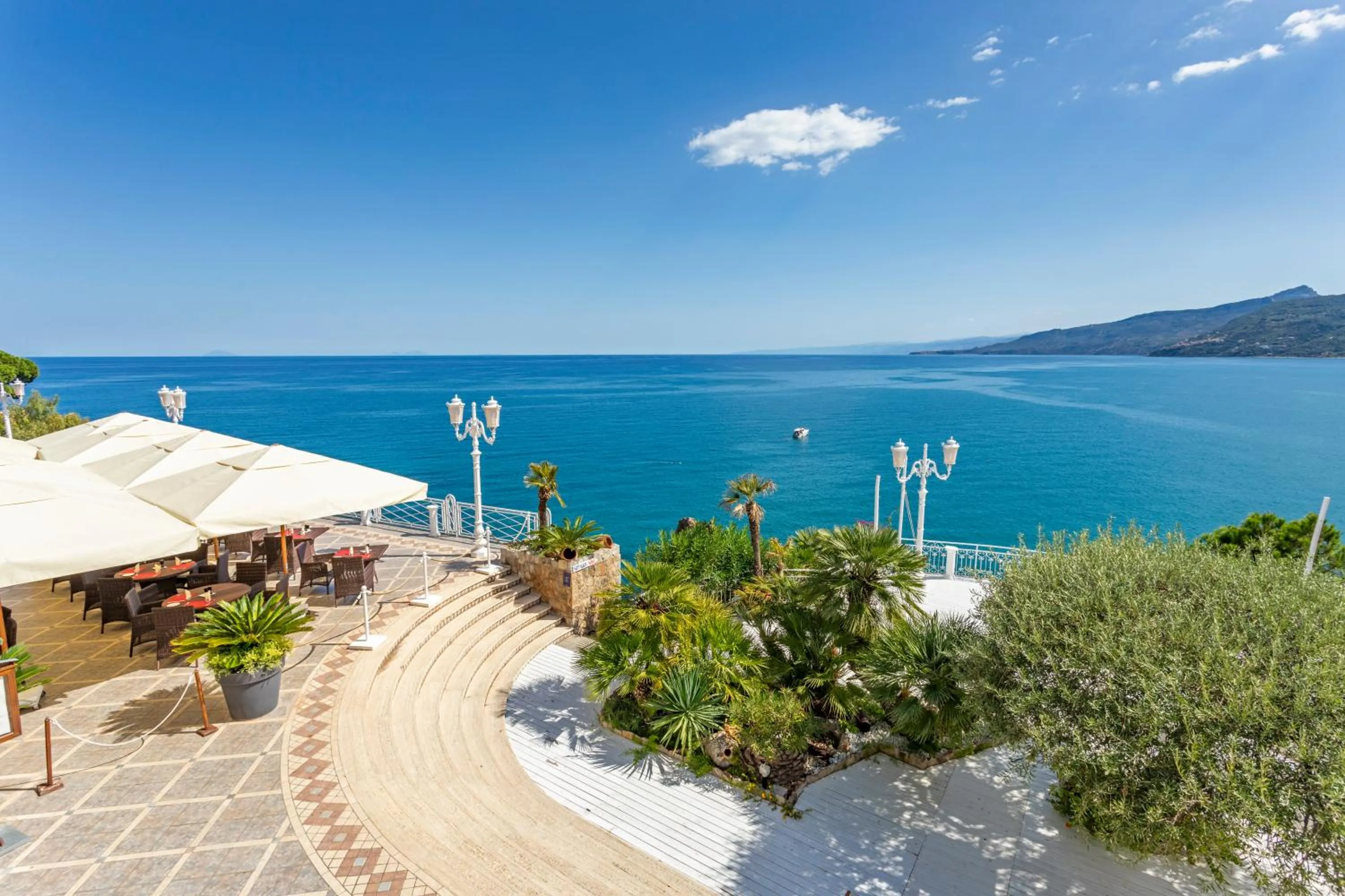 Restaurant/places to eat in Hotel Kalura