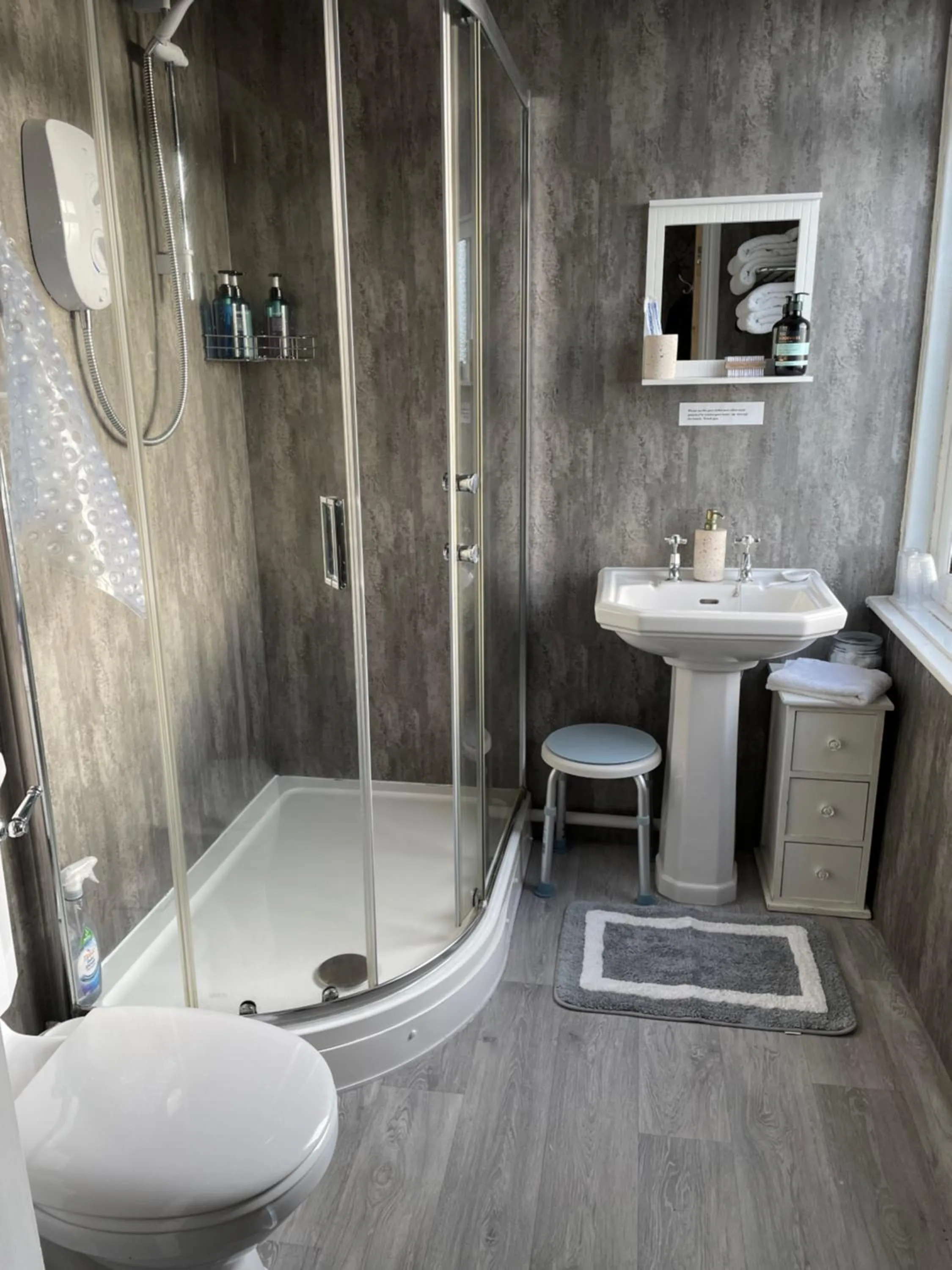 Toilet in Dale View bed & breakfast