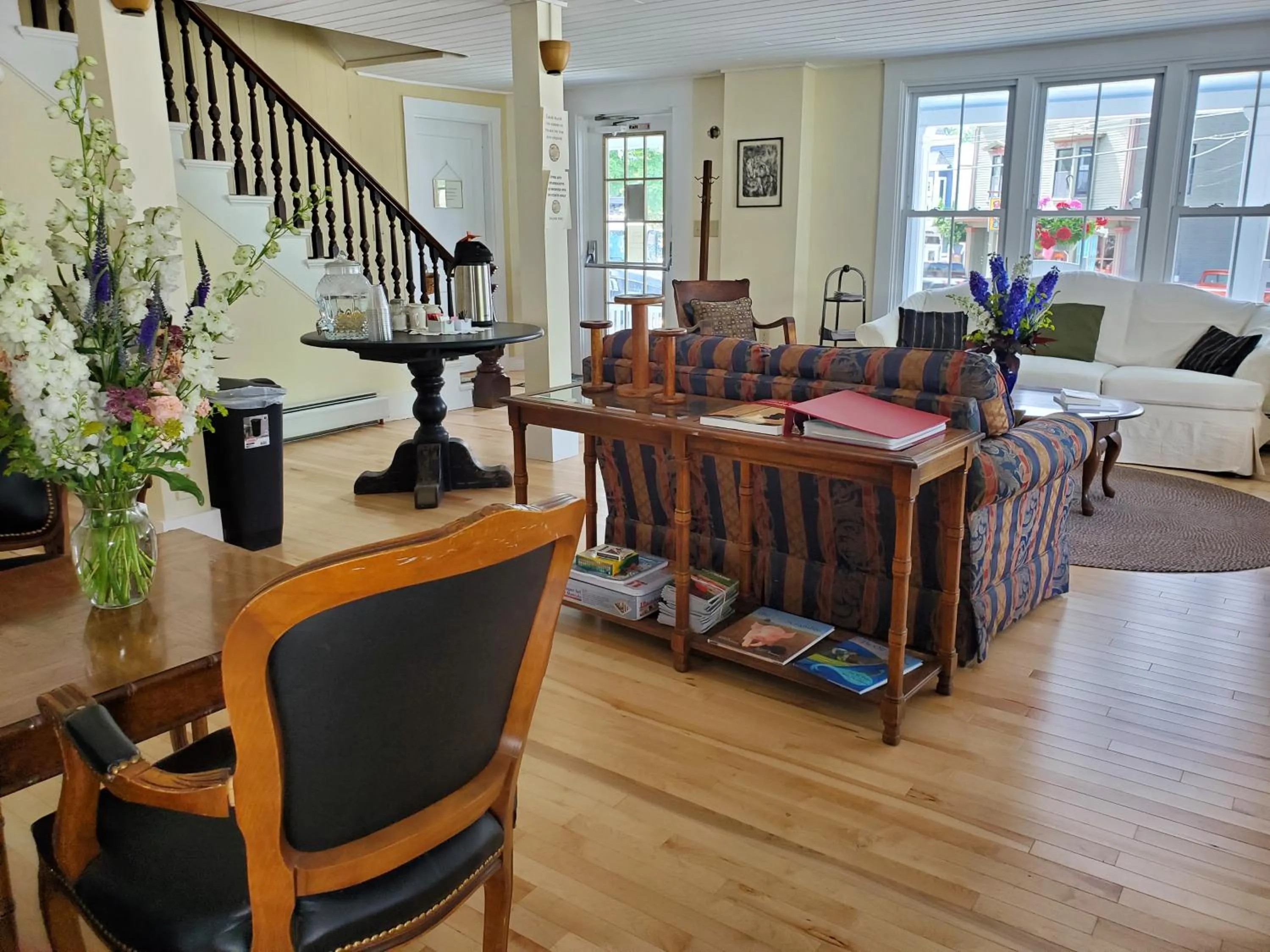 Communal lounge/ TV room in The Cornish Inn