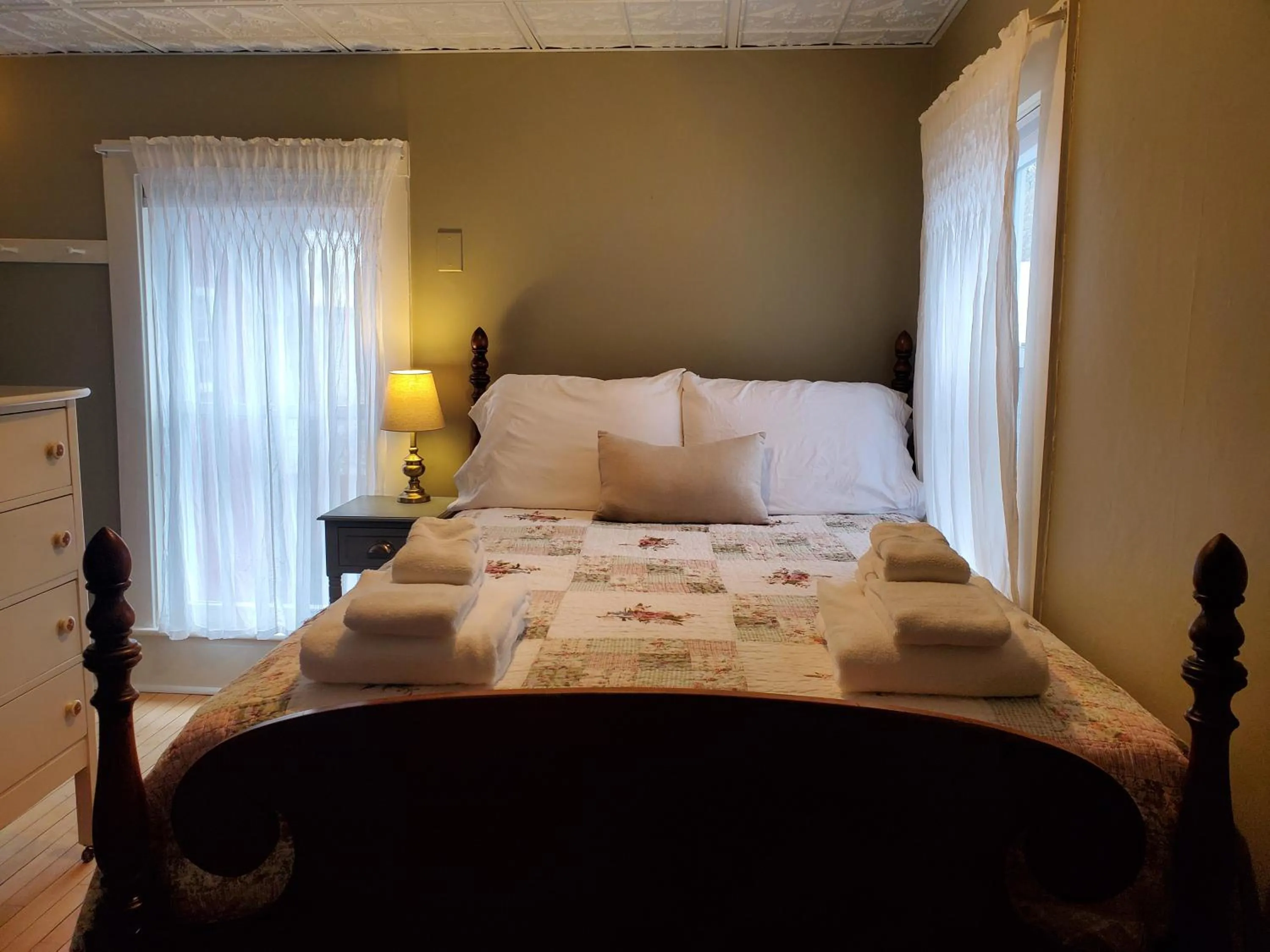 Bedroom in The Cornish Inn