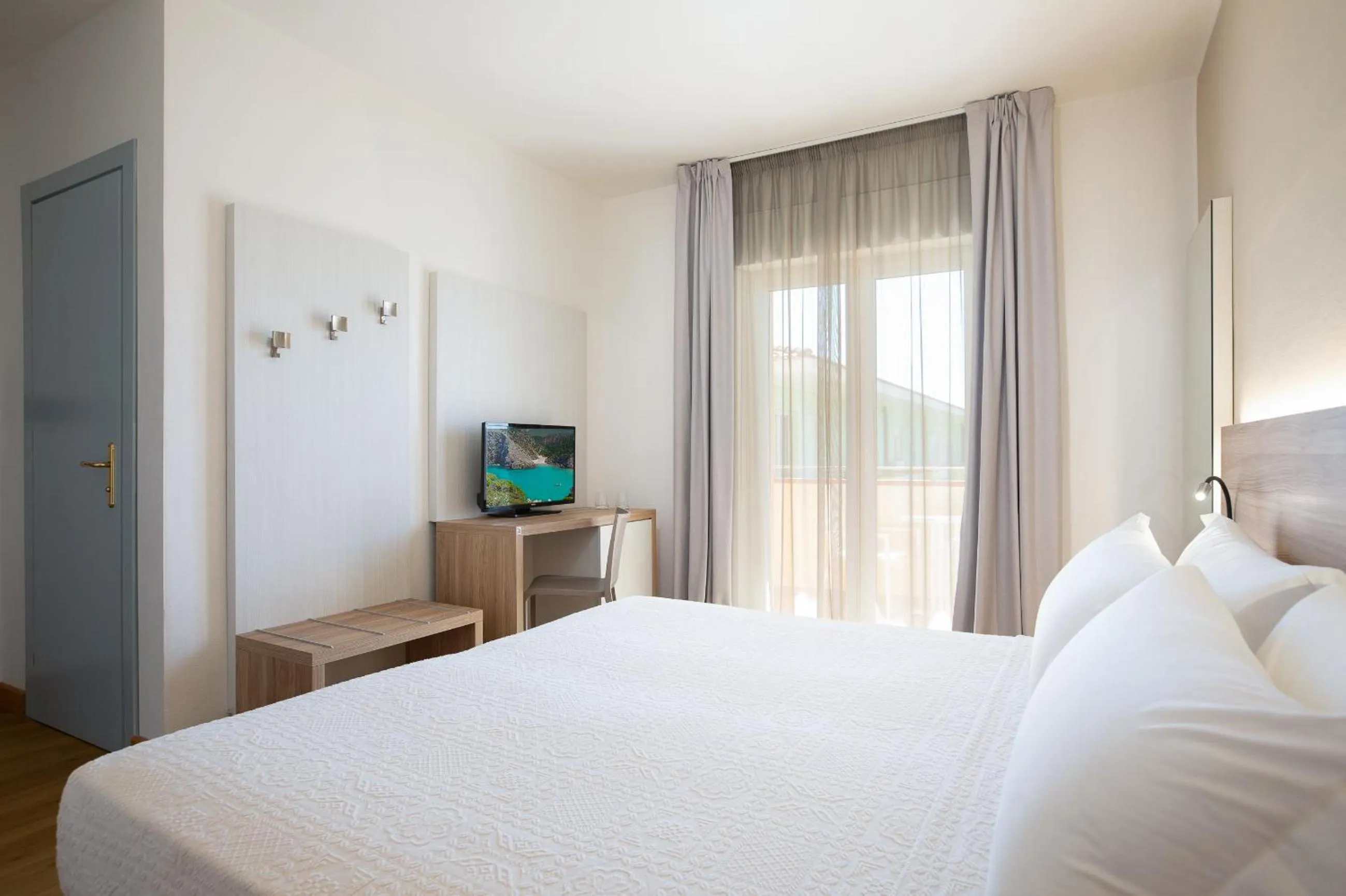 Bedroom, Bed in Lu' Hotel Porto Pino