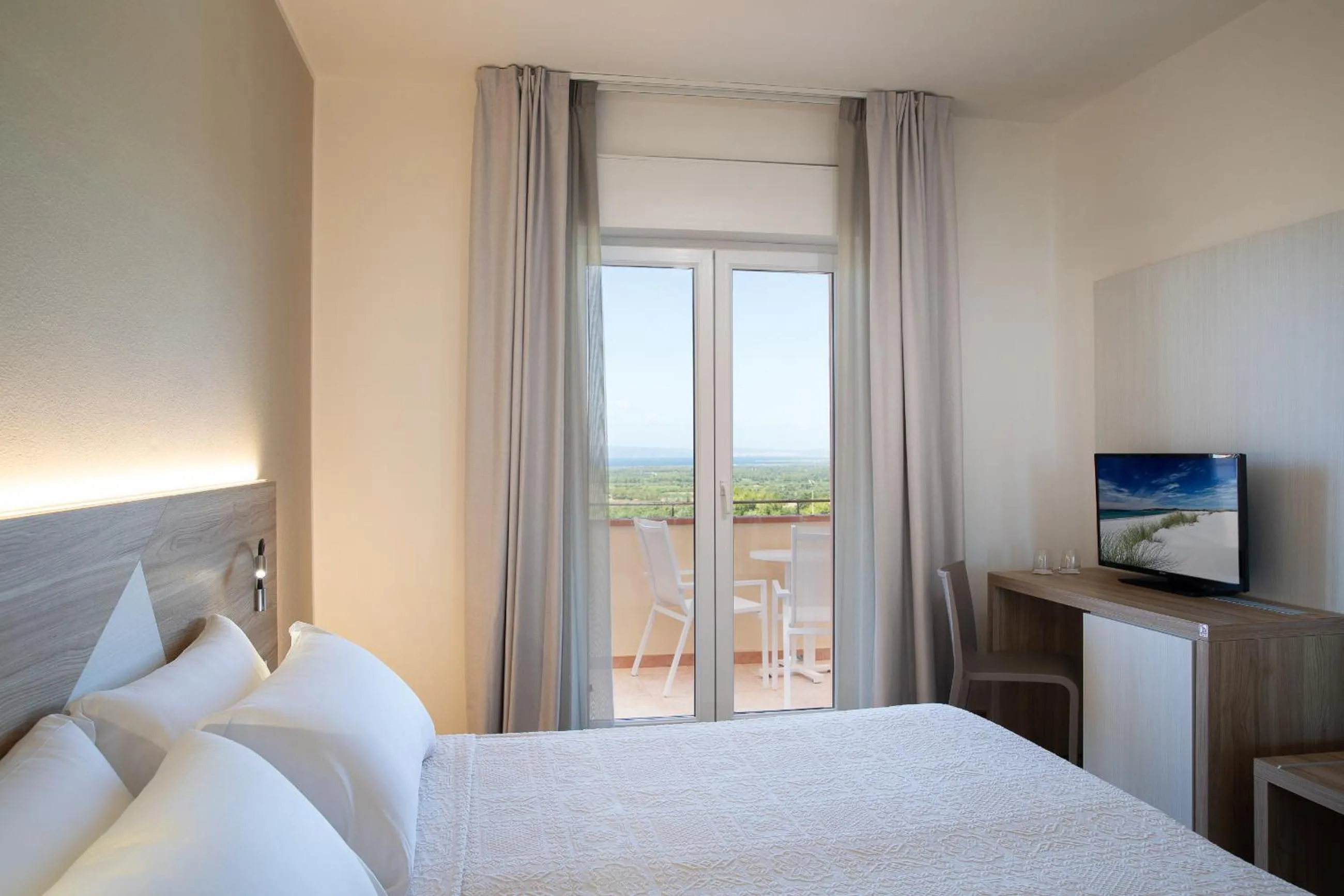 Bedroom, Bed in Lu' Hotel Porto Pino